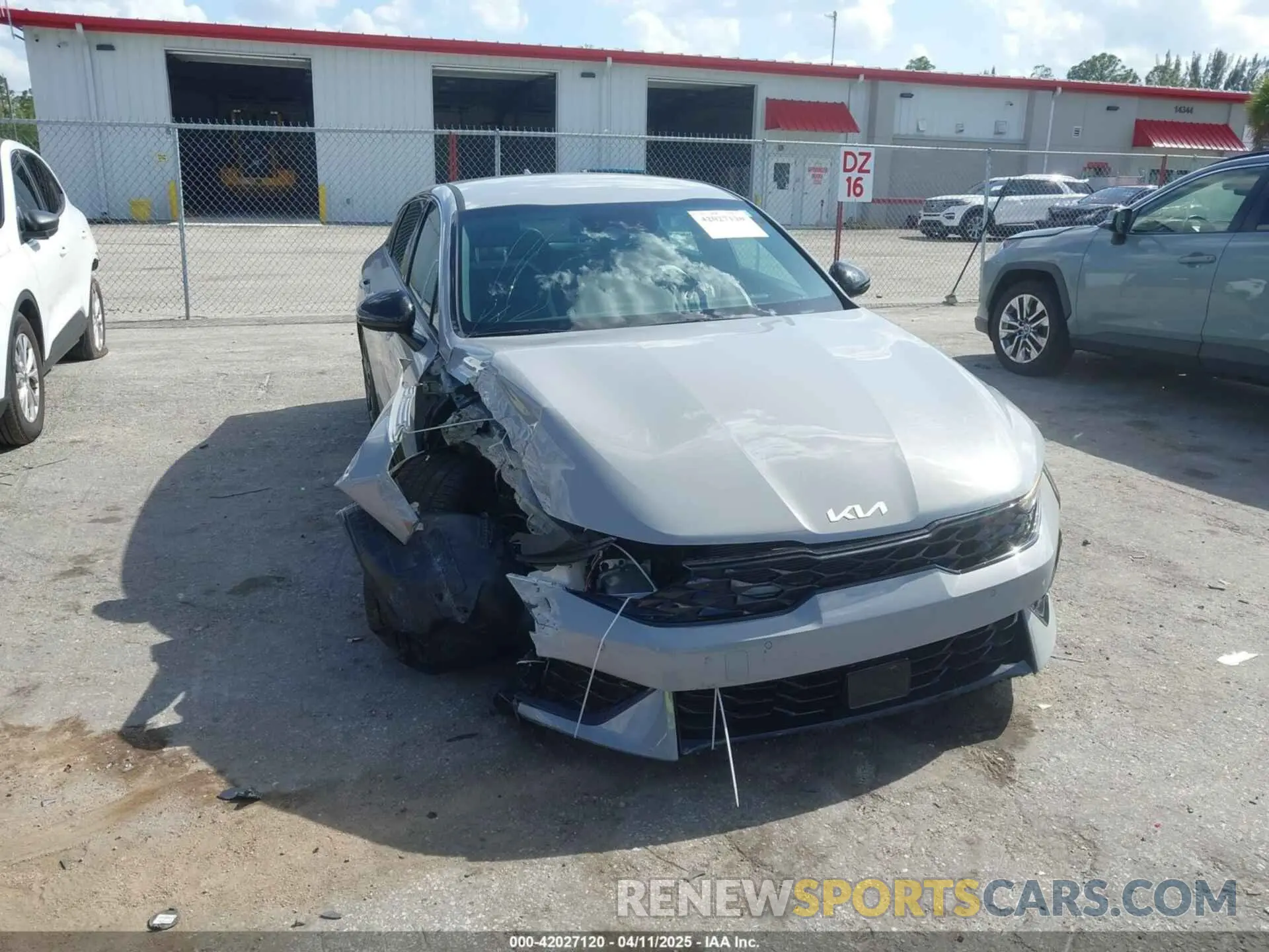 6 fotografías del automóvil dañado KNAG64J7XS5304309 KIA K5 2025