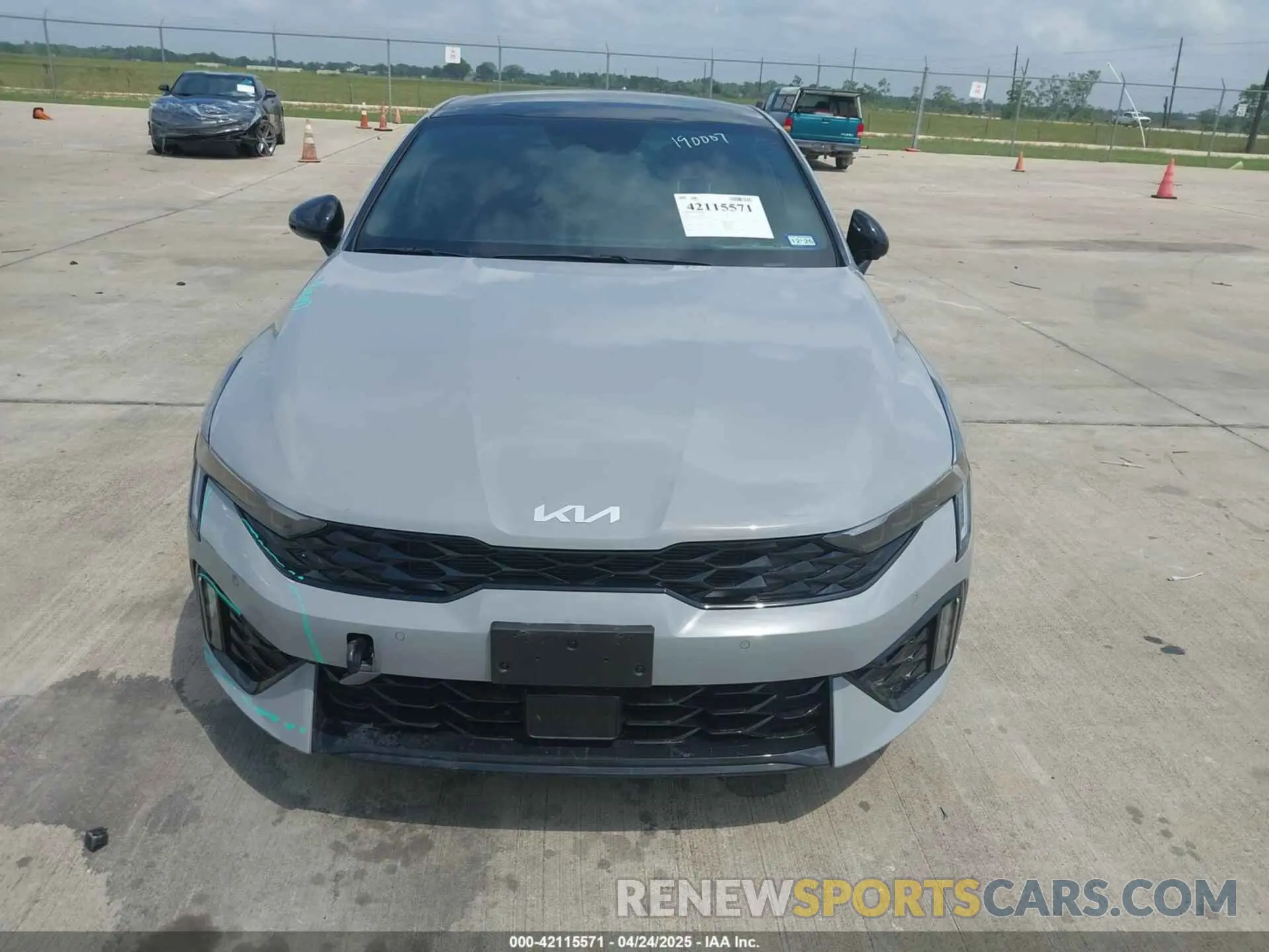 12 fotografías del automóvil dañado KNAG64J7XS5313589 KIA K5 2025