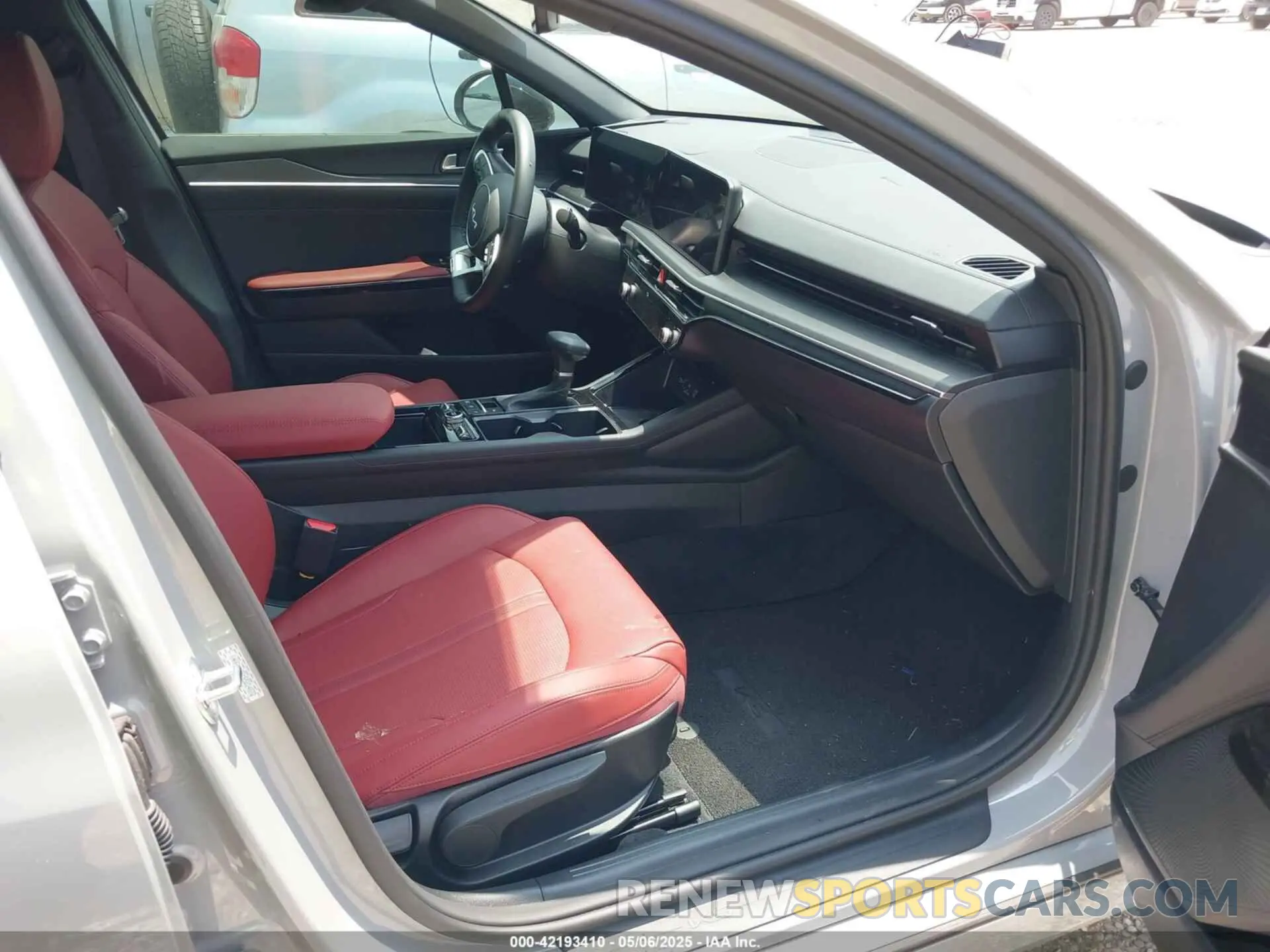 5 fotografías del automóvil dañado KNAG64J7XS5314872 KIA K5 2025