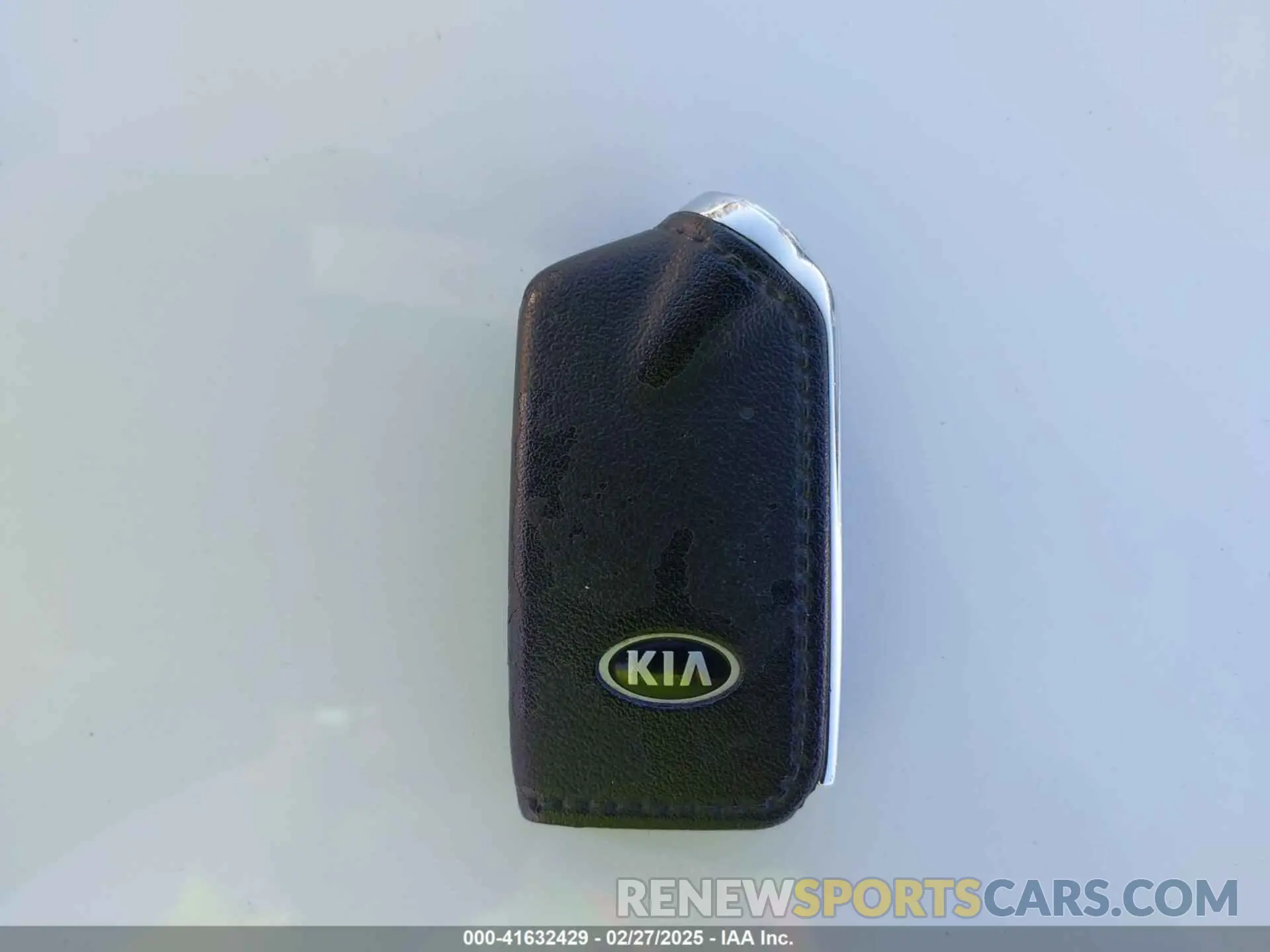 11 fotografías del automóvil dañado KNAS34J60K6010910 KIA K900 2019