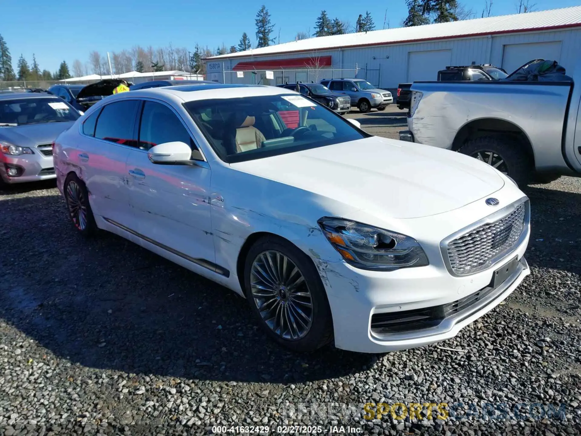 13 fotografías del automóvil dañado KNAS34J60K6010910 KIA K900 2019
