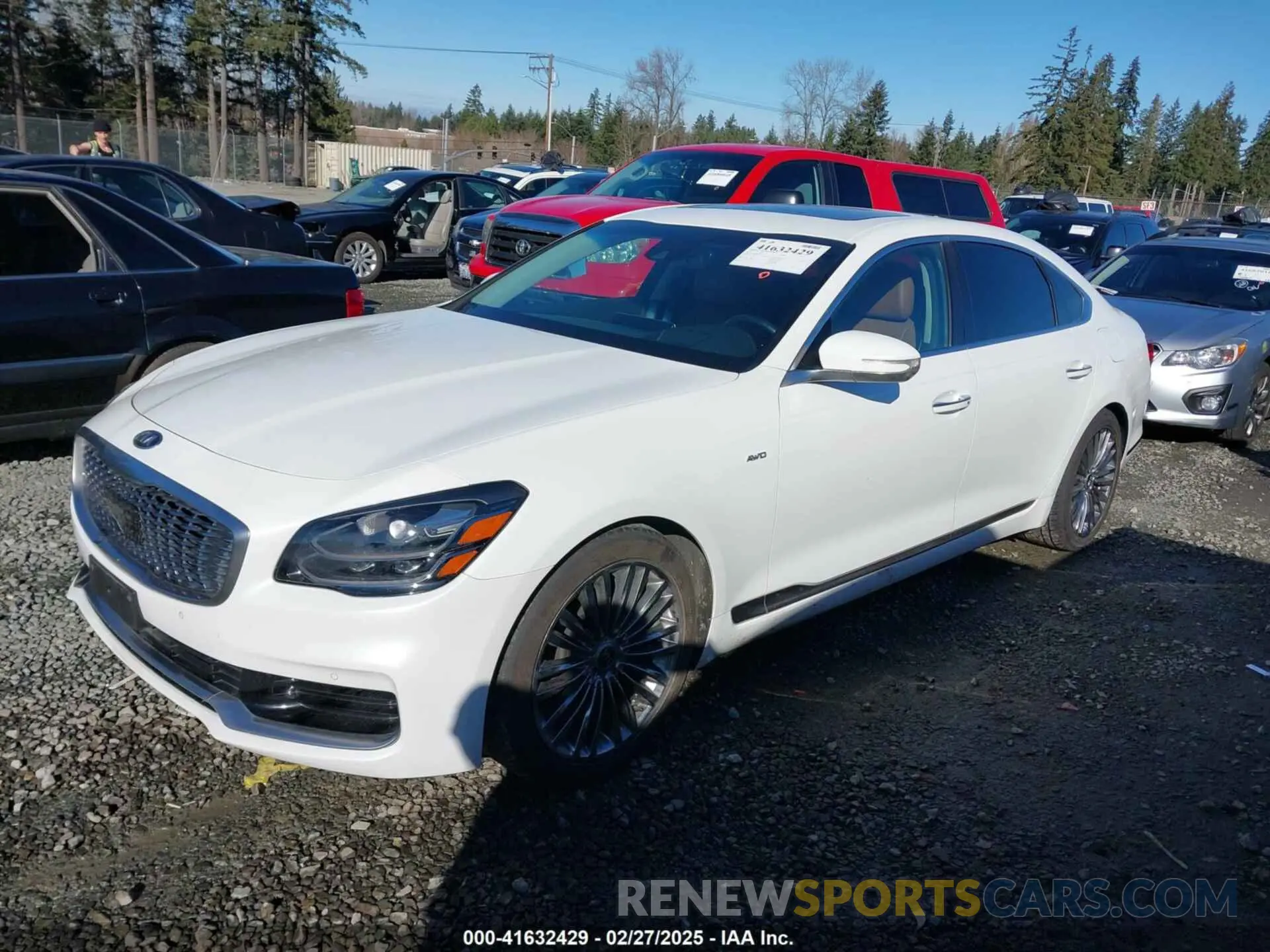 14 fotografías del automóvil dañado KNAS34J60K6010910 KIA K900 2019