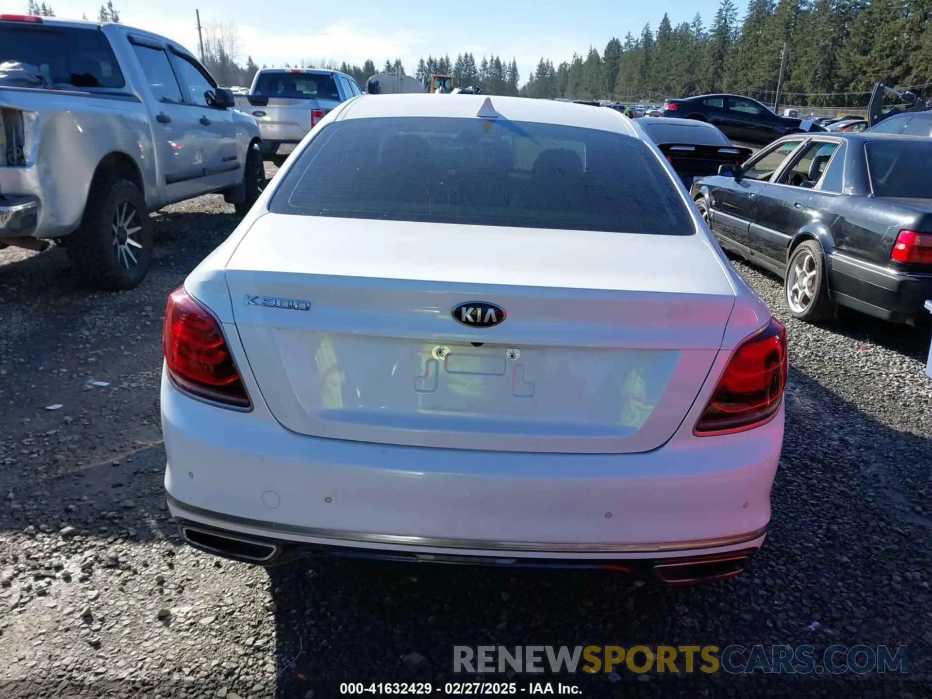 16 fotografías del automóvil dañado KNAS34J60K6010910 KIA K900 2019
