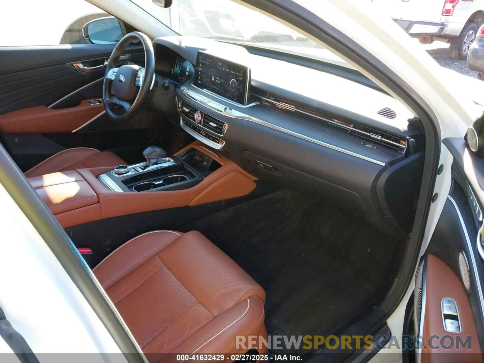 5 fotografías del automóvil dañado KNAS34J60K6010910 KIA K900 2019