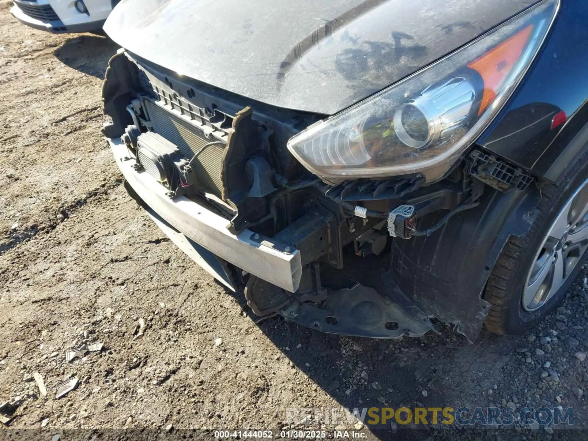 18 fotografías del automóvil dañado KNDCB3LC0K5264081 KIA NIRO 2019