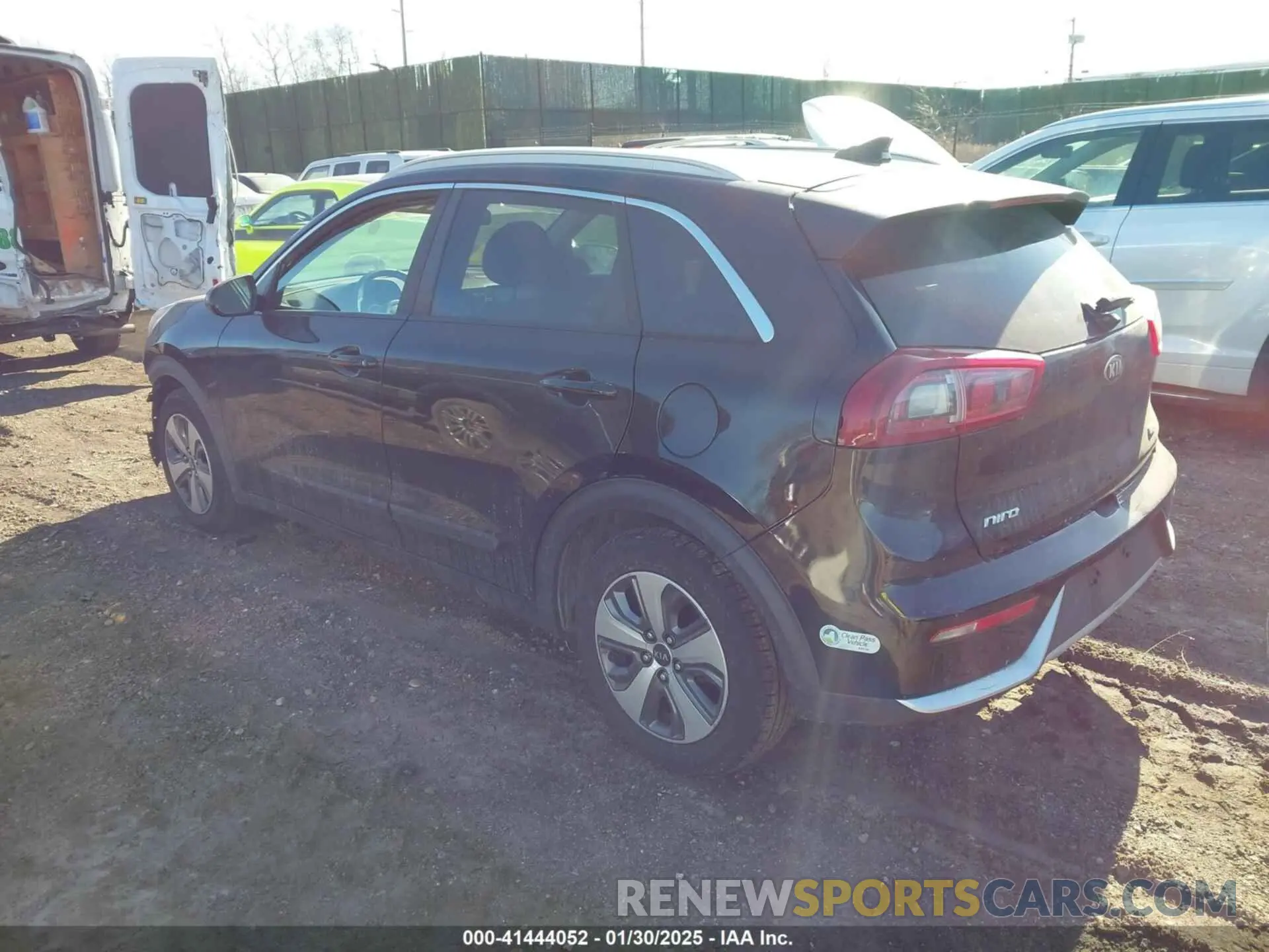 3 fotografías del automóvil dañado KNDCB3LC0K5264081 KIA NIRO 2019