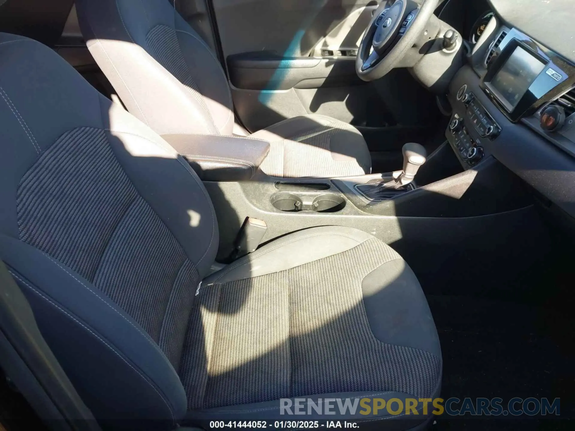 5 fotografías del automóvil dañado KNDCB3LC0K5264081 KIA NIRO 2019
