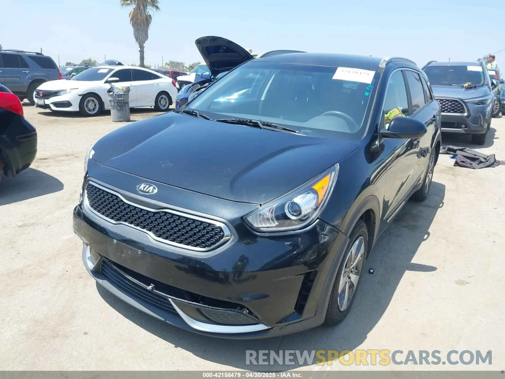 2 fotografías del automóvil dañado KNDCB3LC0K5290177 KIA NIRO 2019