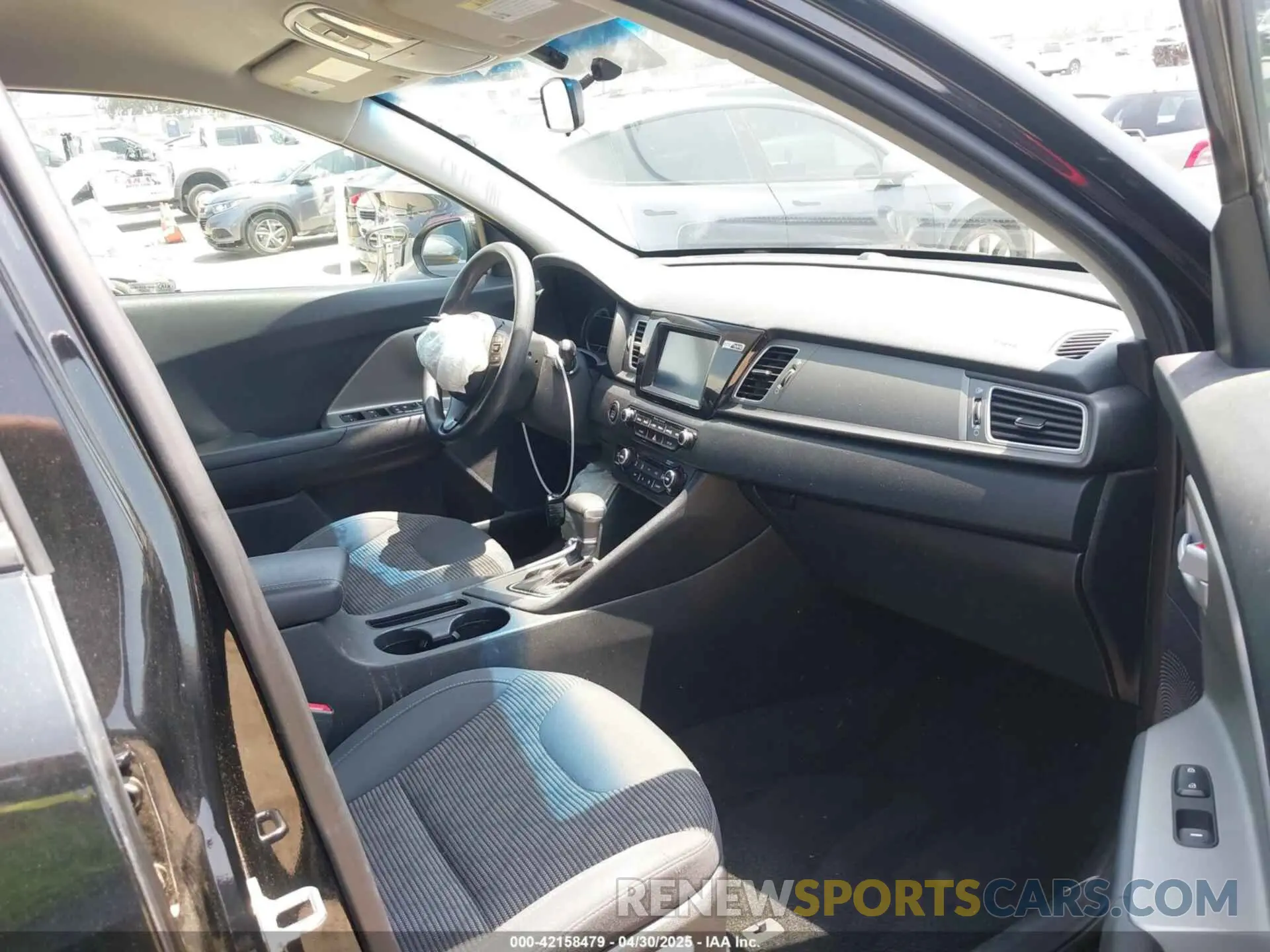 5 fotografías del automóvil dañado KNDCB3LC0K5290177 KIA NIRO 2019