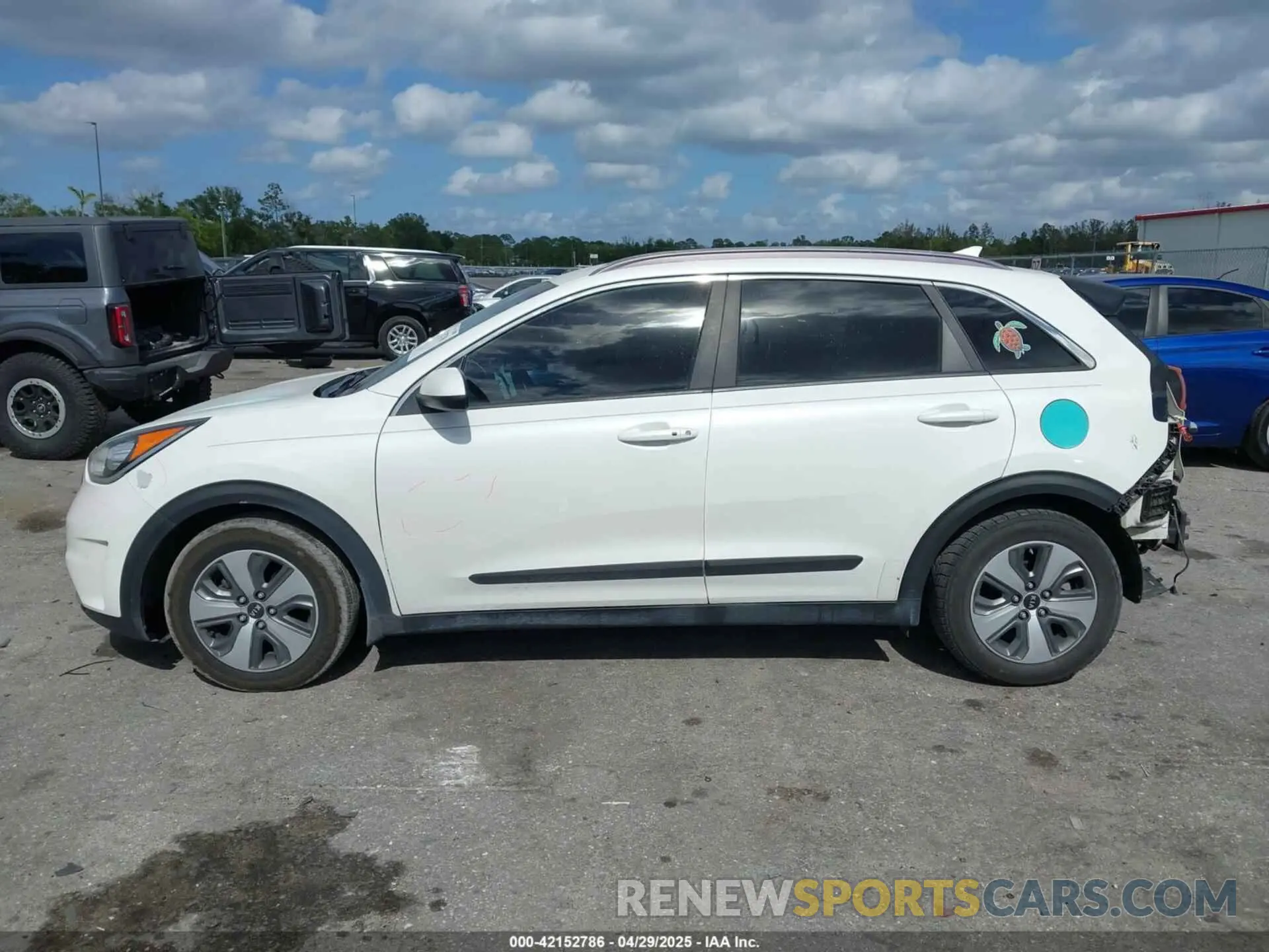 15 fotografías del automóvil dañado KNDCB3LC1K5239853 KIA NIRO 2019