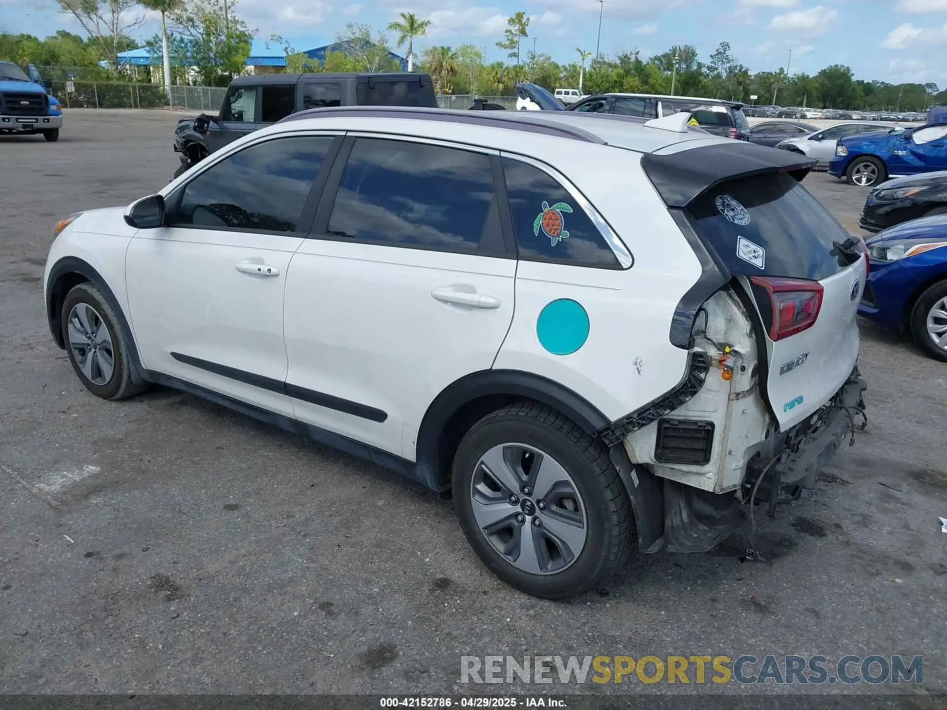 3 fotografías del automóvil dañado KNDCB3LC1K5239853 KIA NIRO 2019