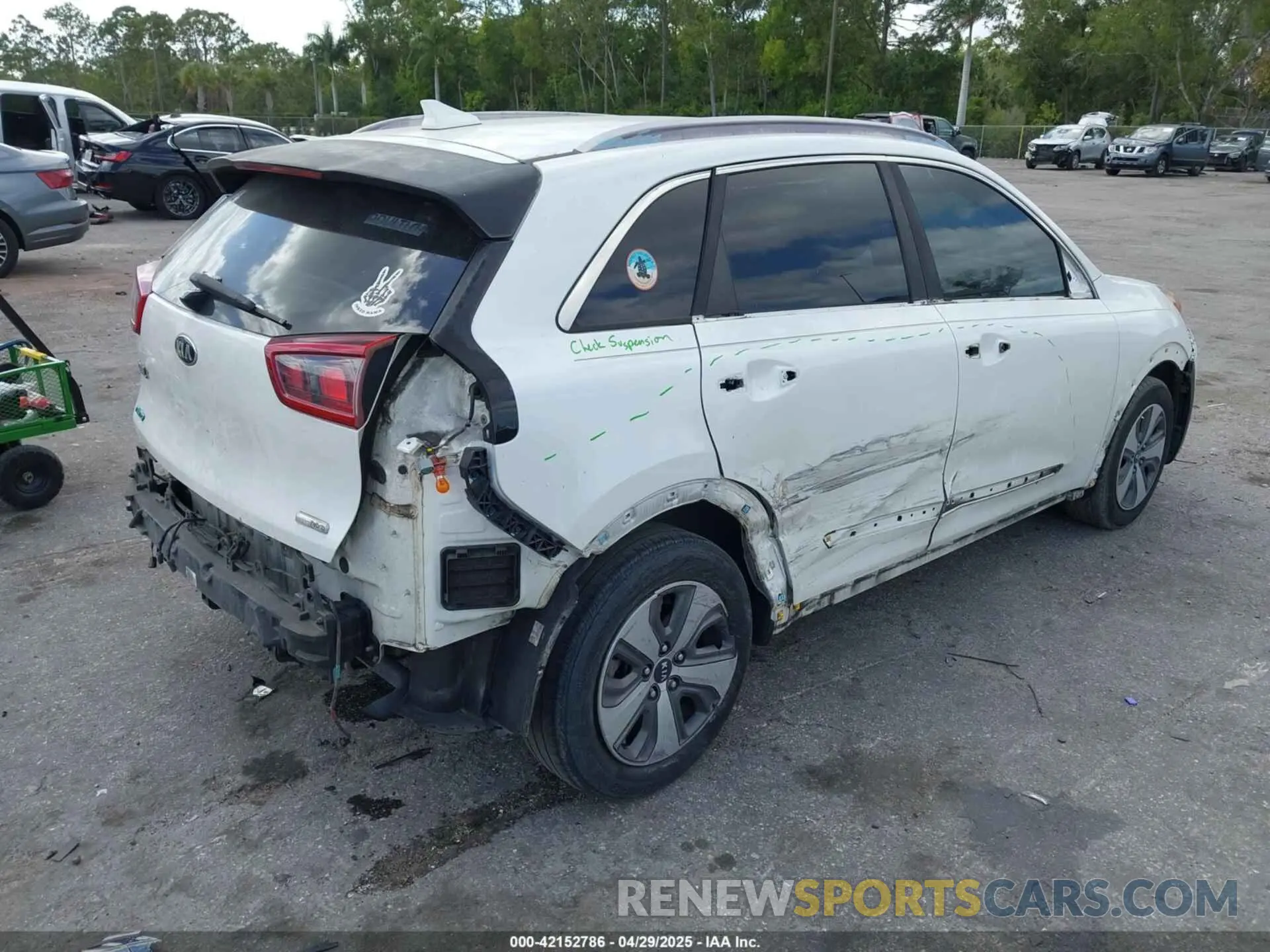 4 fotografías del automóvil dañado KNDCB3LC1K5239853 KIA NIRO 2019