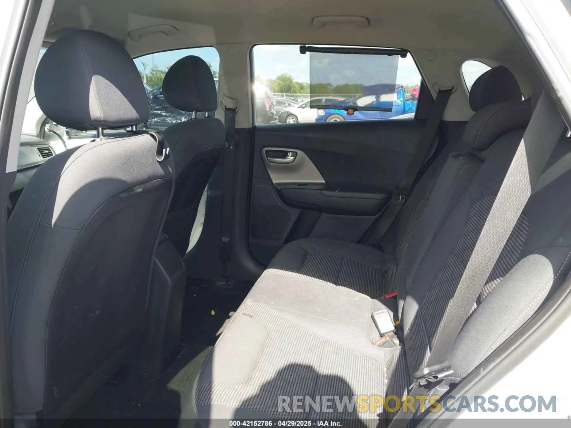 8 fotografías del automóvil dañado KNDCB3LC1K5239853 KIA NIRO 2019
