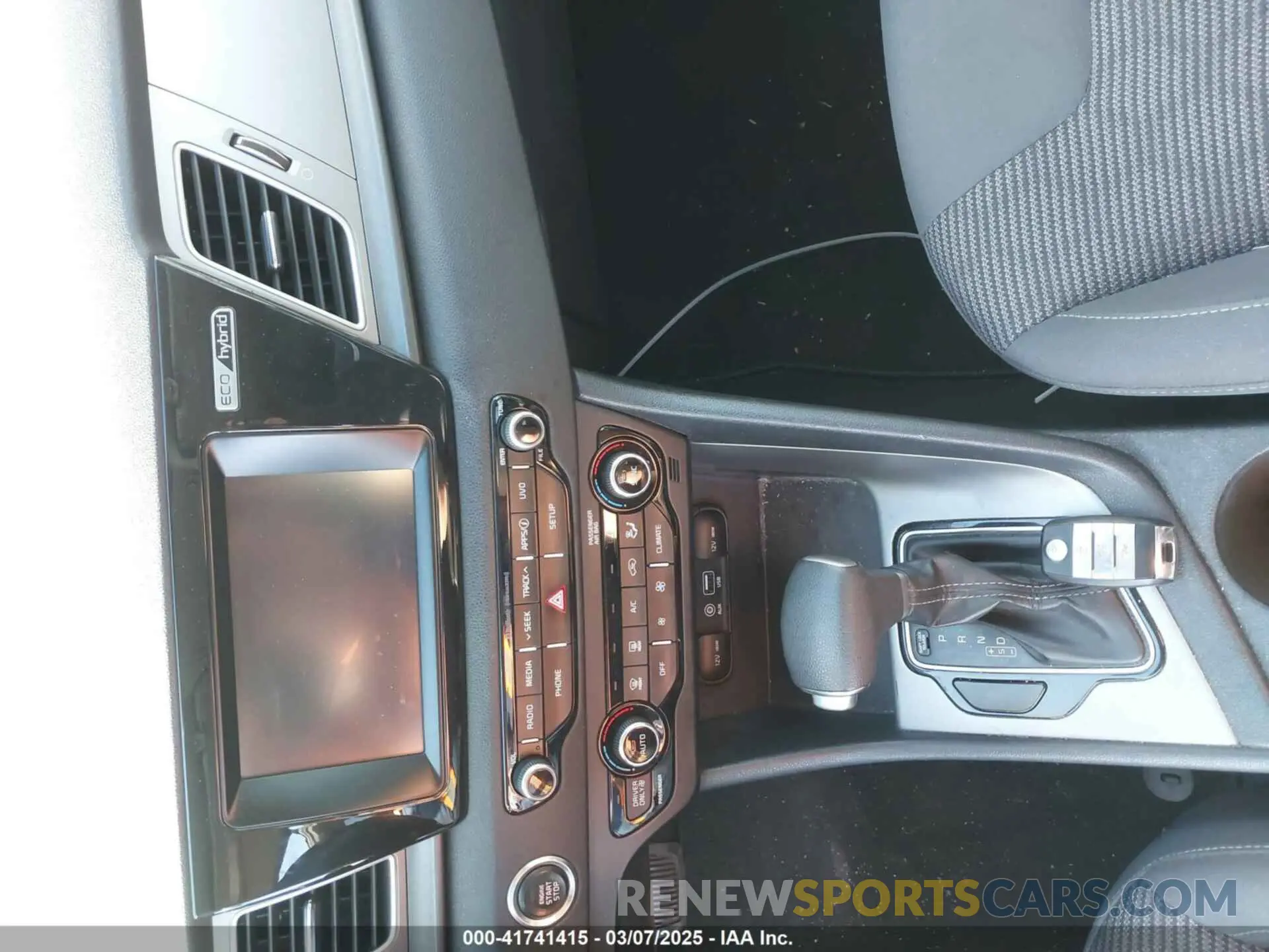 11 fotografías del automóvil dañado KNDCB3LC1K5256409 KIA NIRO 2019