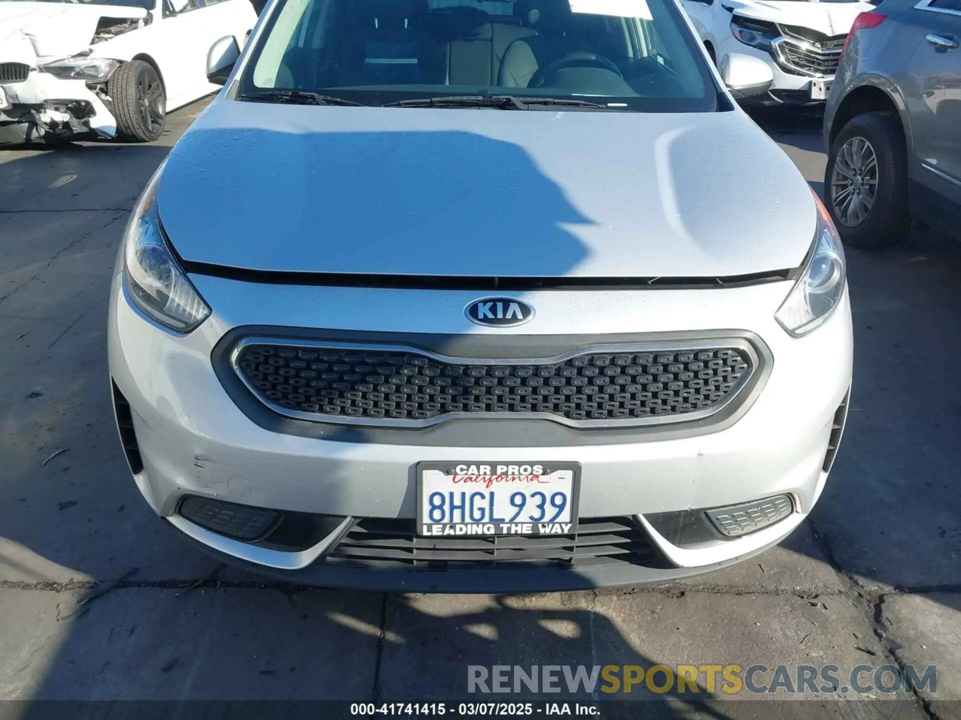 13 fotografías del automóvil dañado KNDCB3LC1K5256409 KIA NIRO 2019