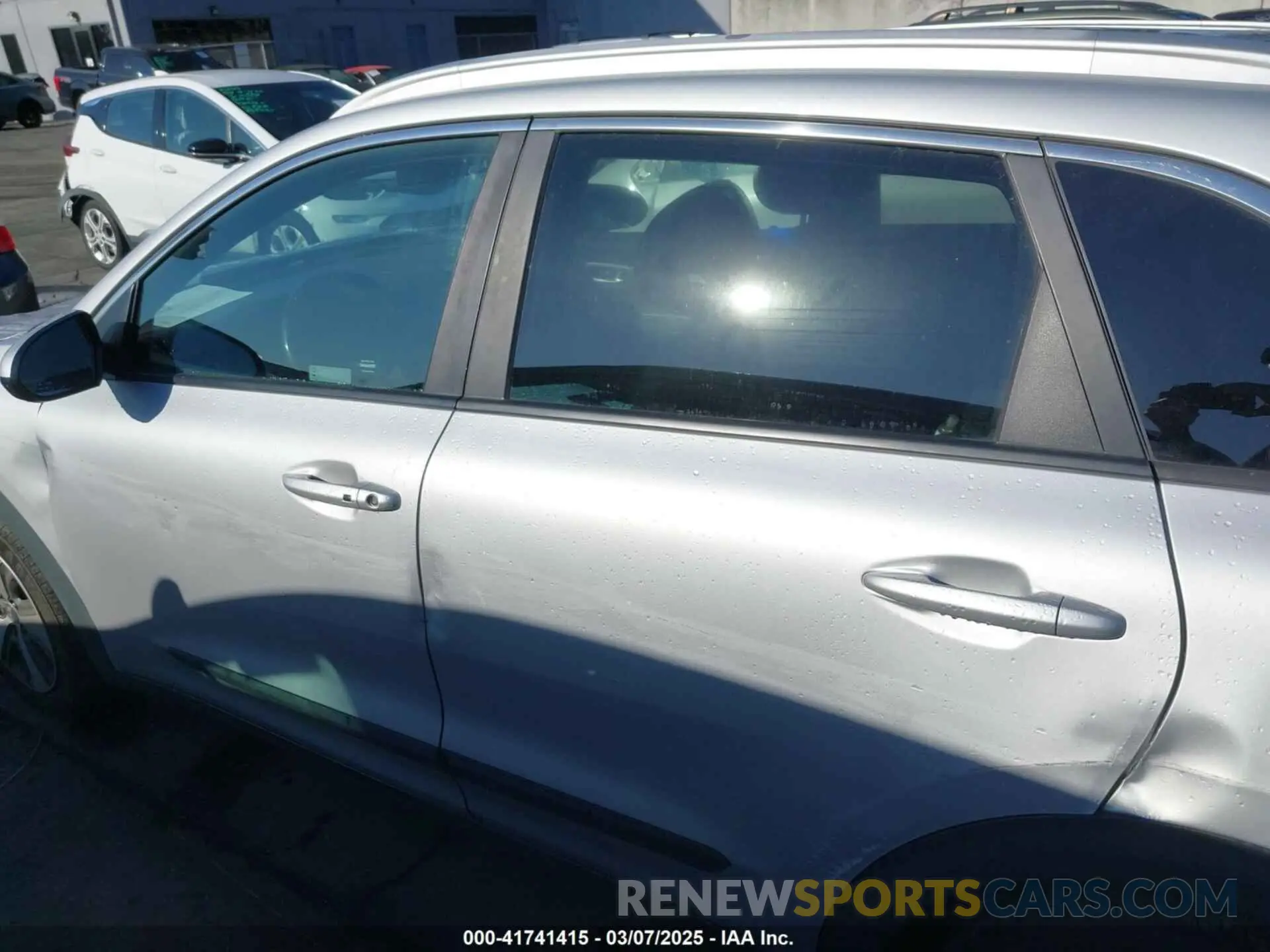15 fotografías del automóvil dañado KNDCB3LC1K5256409 KIA NIRO 2019