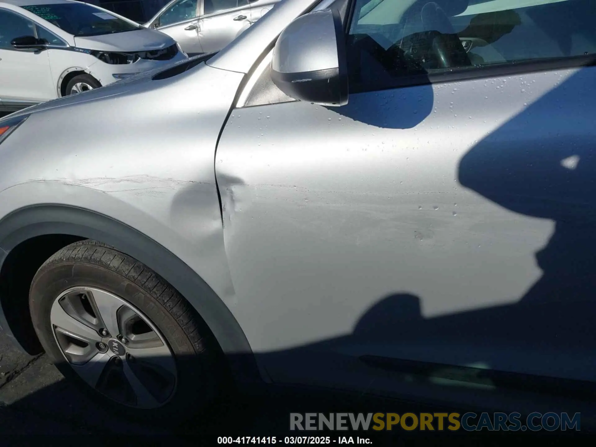 18 fotografías del automóvil dañado KNDCB3LC1K5256409 KIA NIRO 2019