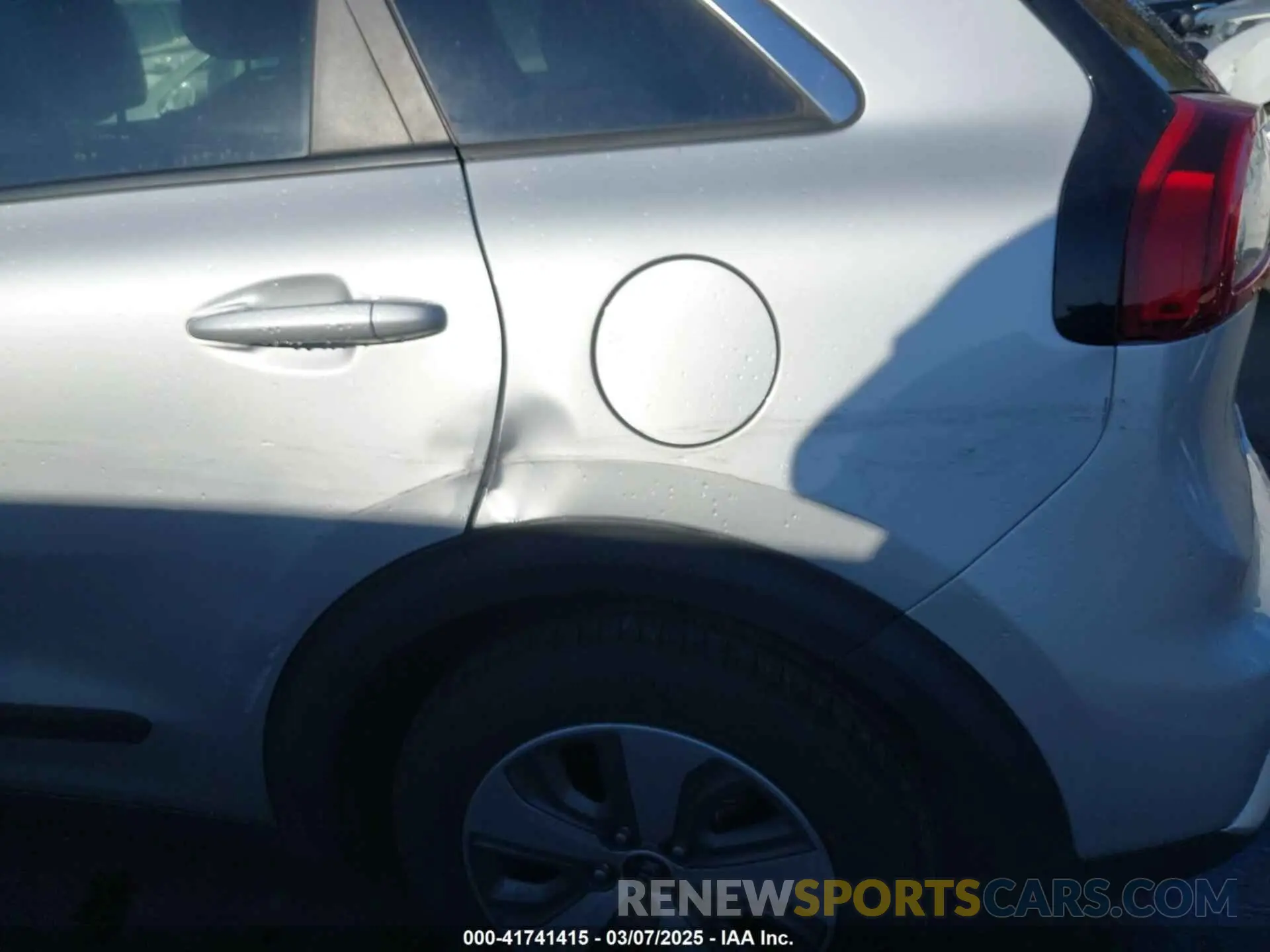 19 fotografías del automóvil dañado KNDCB3LC1K5256409 KIA NIRO 2019