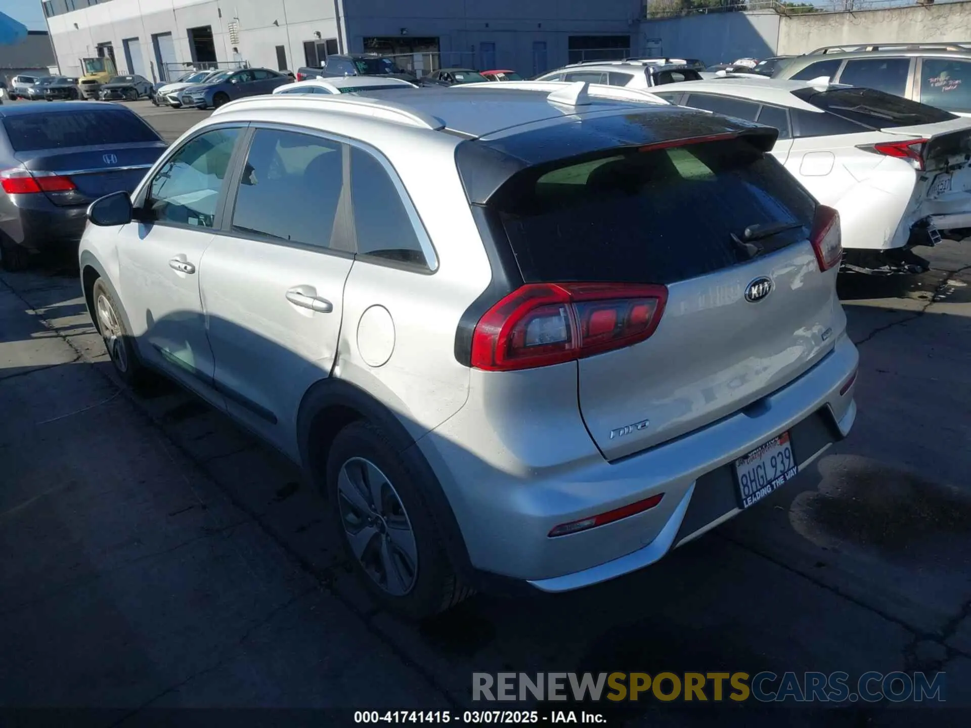 3 fotografías del automóvil dañado KNDCB3LC1K5256409 KIA NIRO 2019