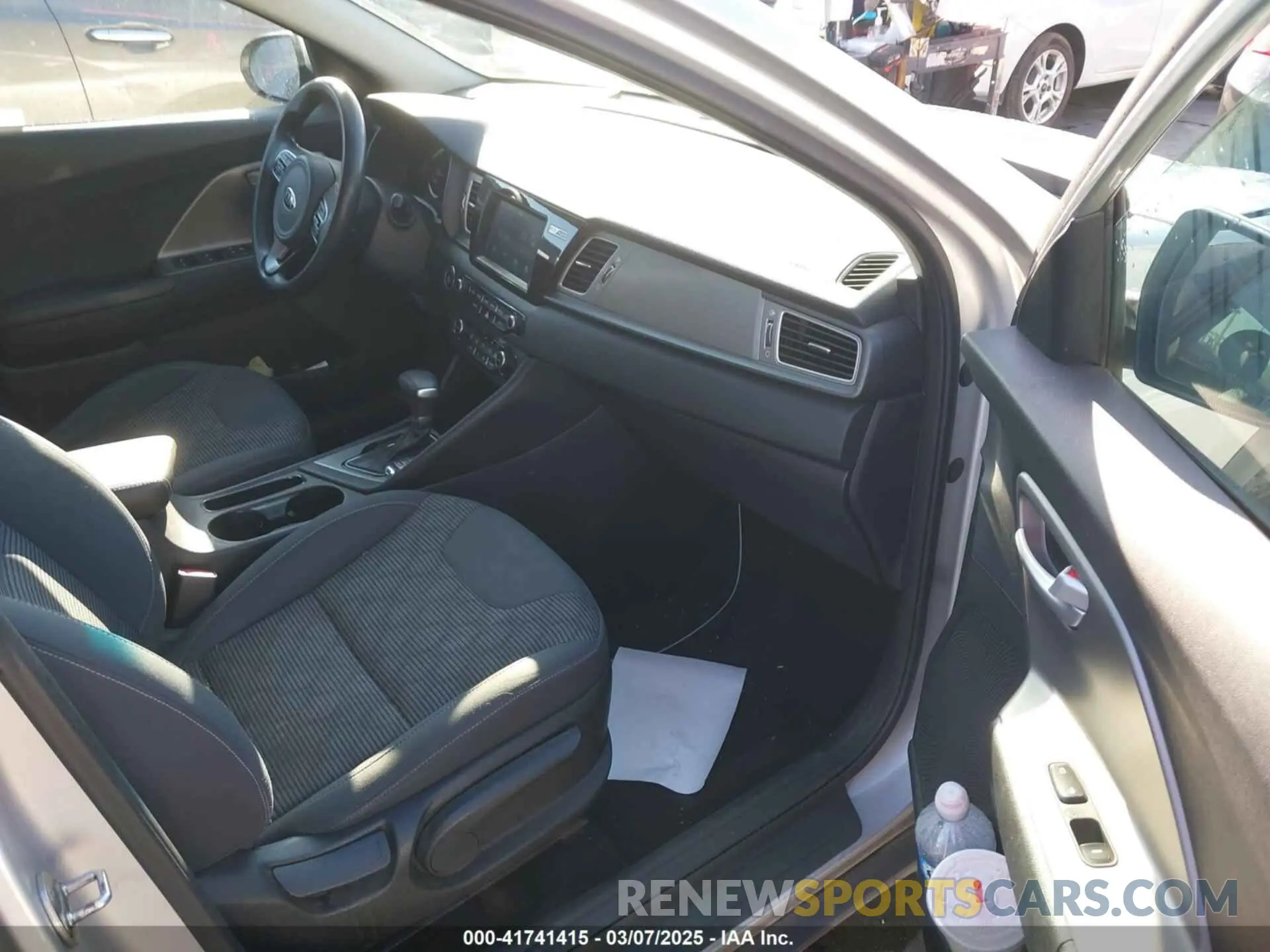 5 fotografías del automóvil dañado KNDCB3LC1K5256409 KIA NIRO 2019