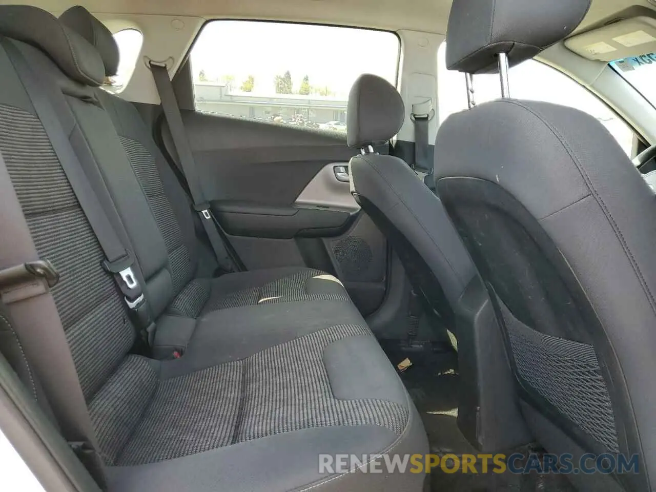 11 fotografías del automóvil dañado KNDCB3LC1K5266082 KIA NIRO 2019