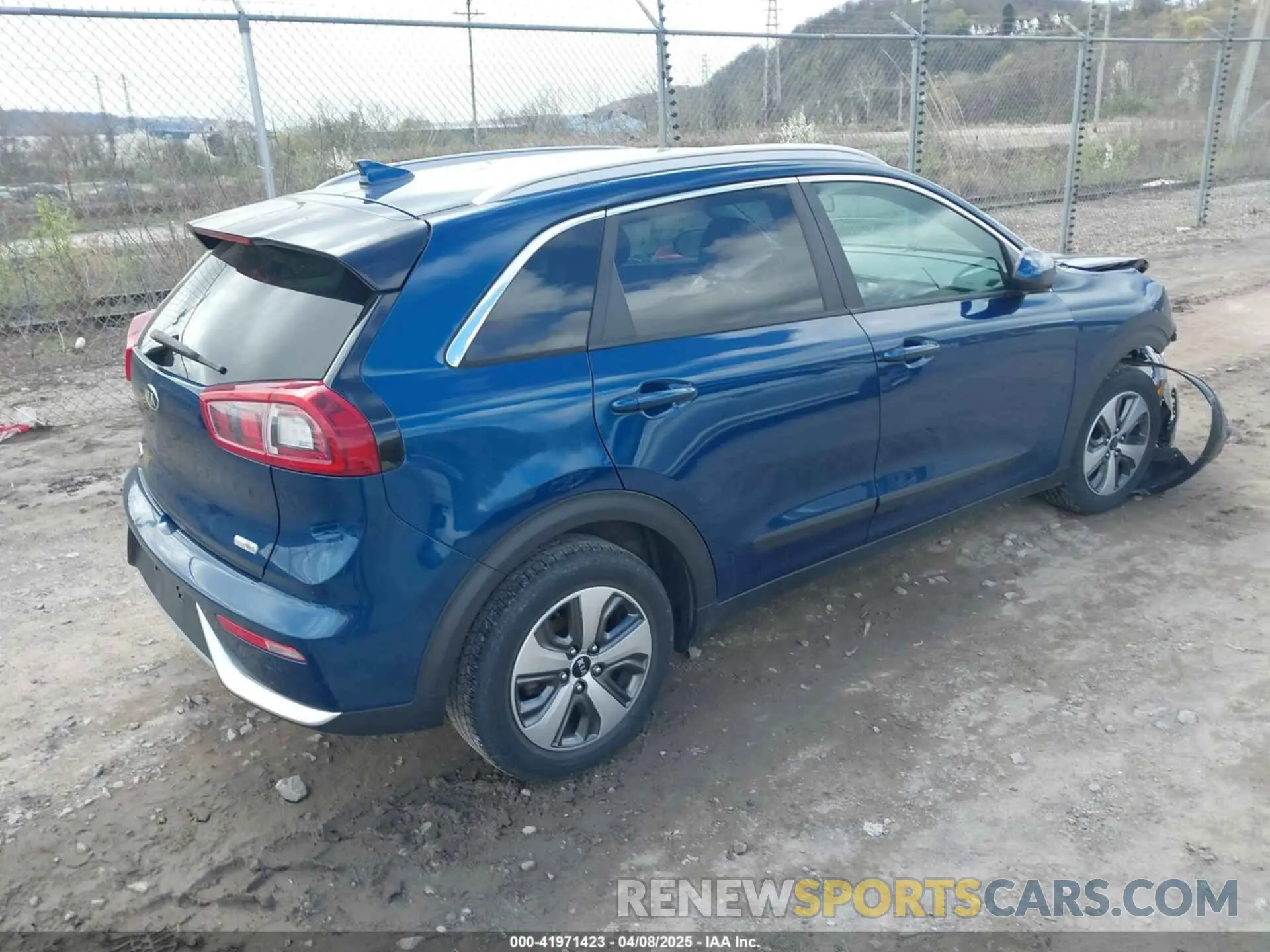 4 fotografías del automóvil dañado KNDCB3LC1K5310517 KIA NIRO 2019