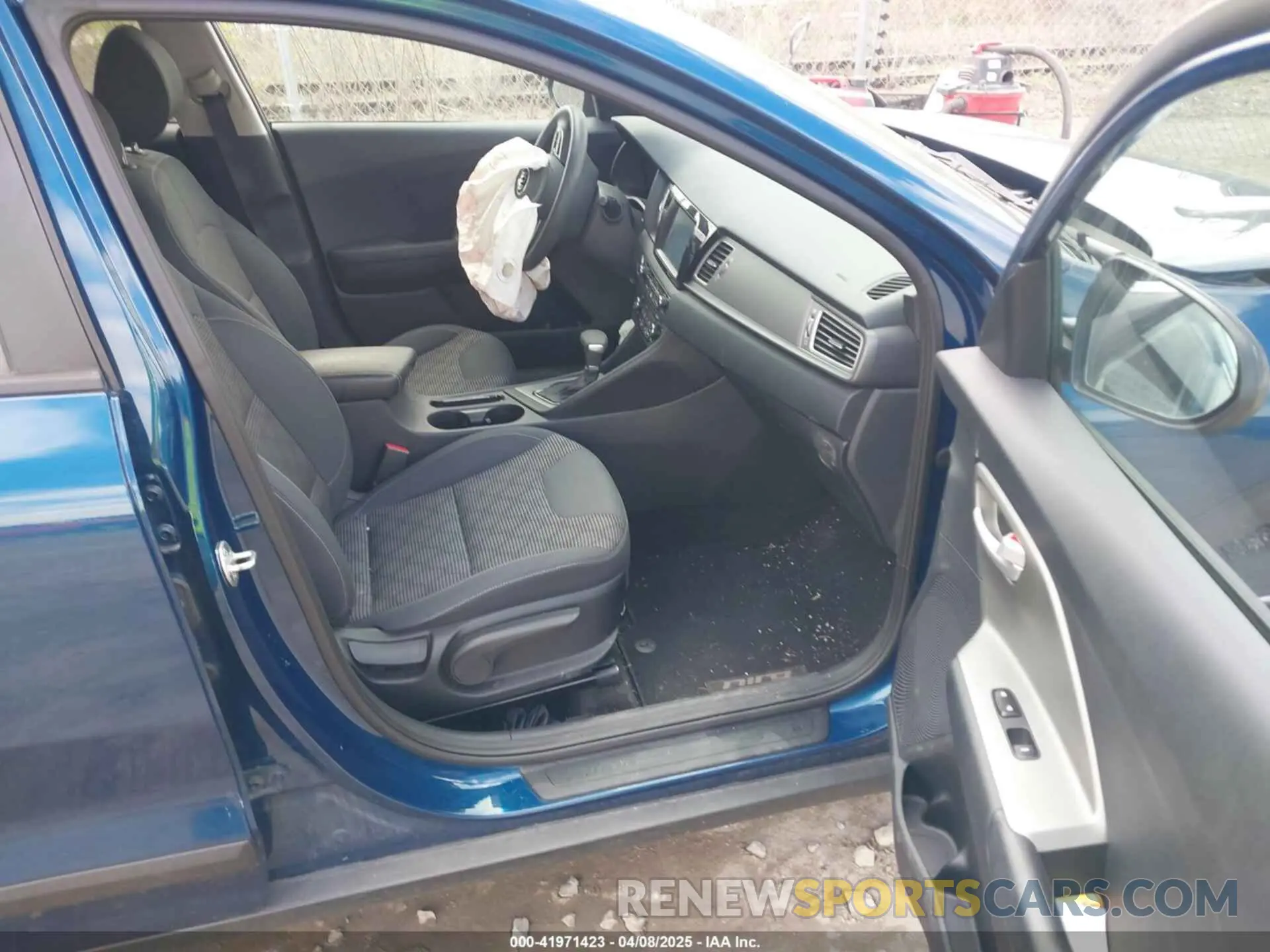 5 fotografías del automóvil dañado KNDCB3LC1K5310517 KIA NIRO 2019