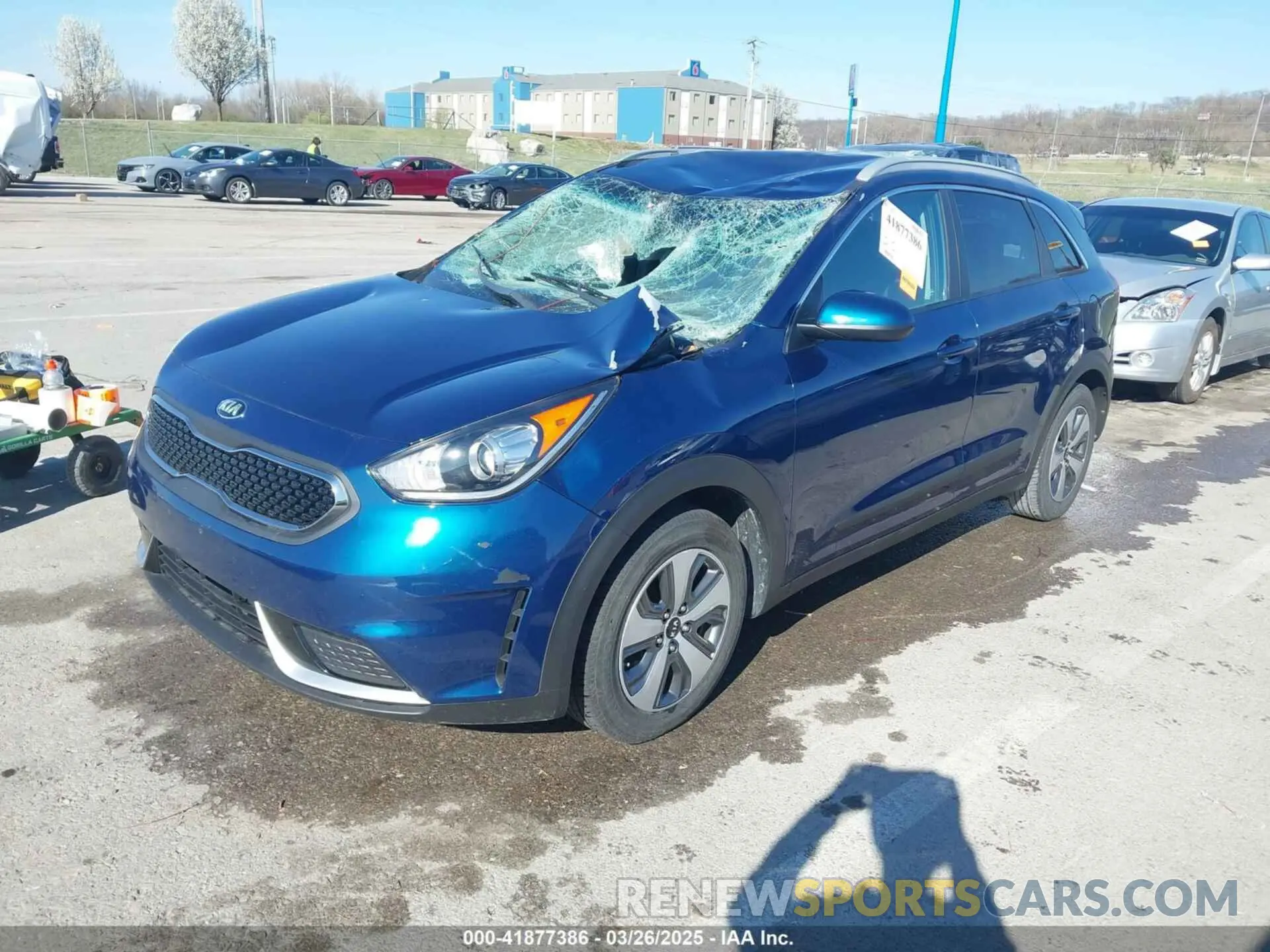 2 fotografías del automóvil dañado KNDCB3LC3K5256718 KIA NIRO 2019