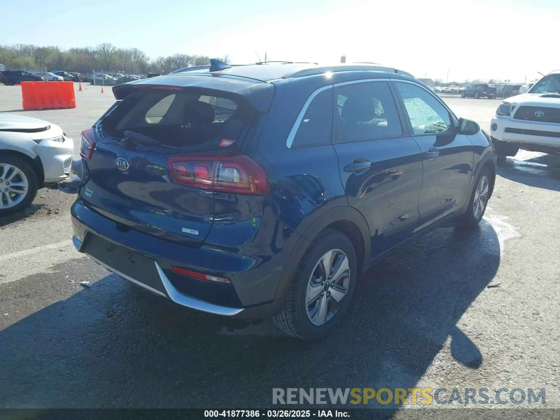 4 fotografías del automóvil dañado KNDCB3LC3K5256718 KIA NIRO 2019