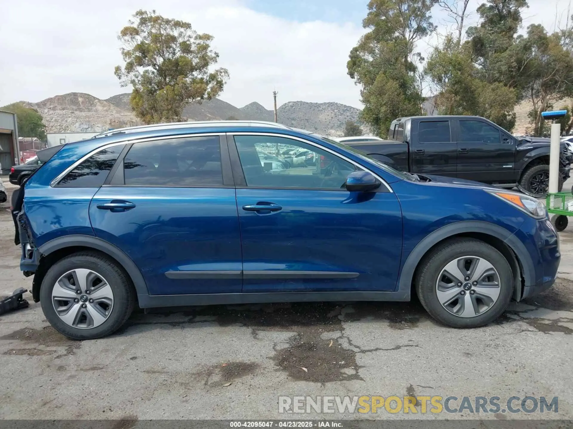14 fotografías del automóvil dañado KNDCB3LC5K5252590 KIA NIRO 2019