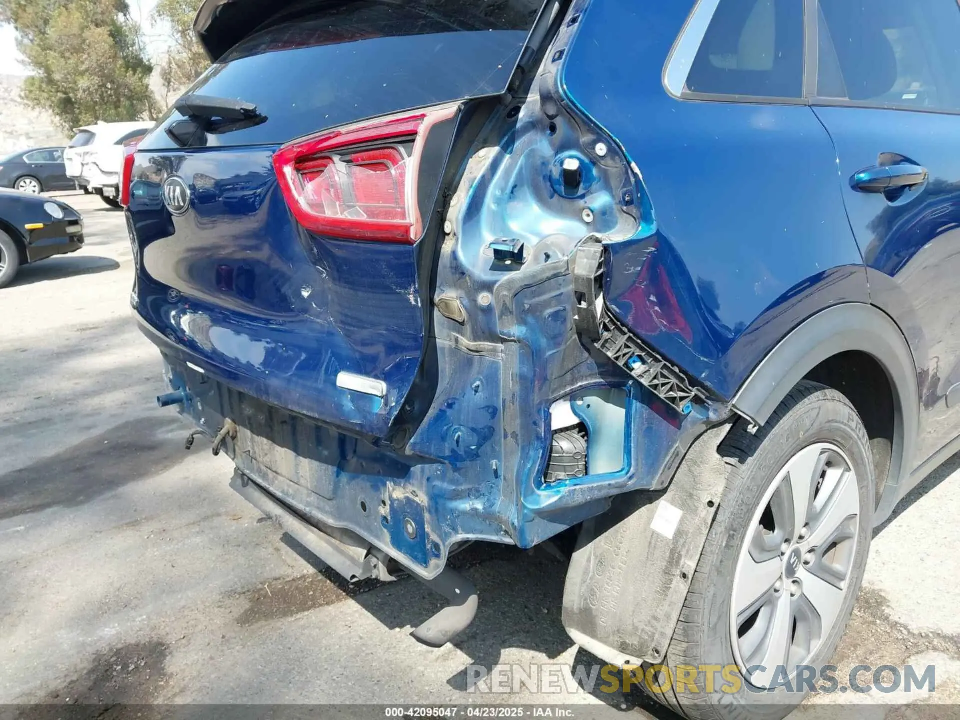 18 fotografías del automóvil dañado KNDCB3LC5K5252590 KIA NIRO 2019