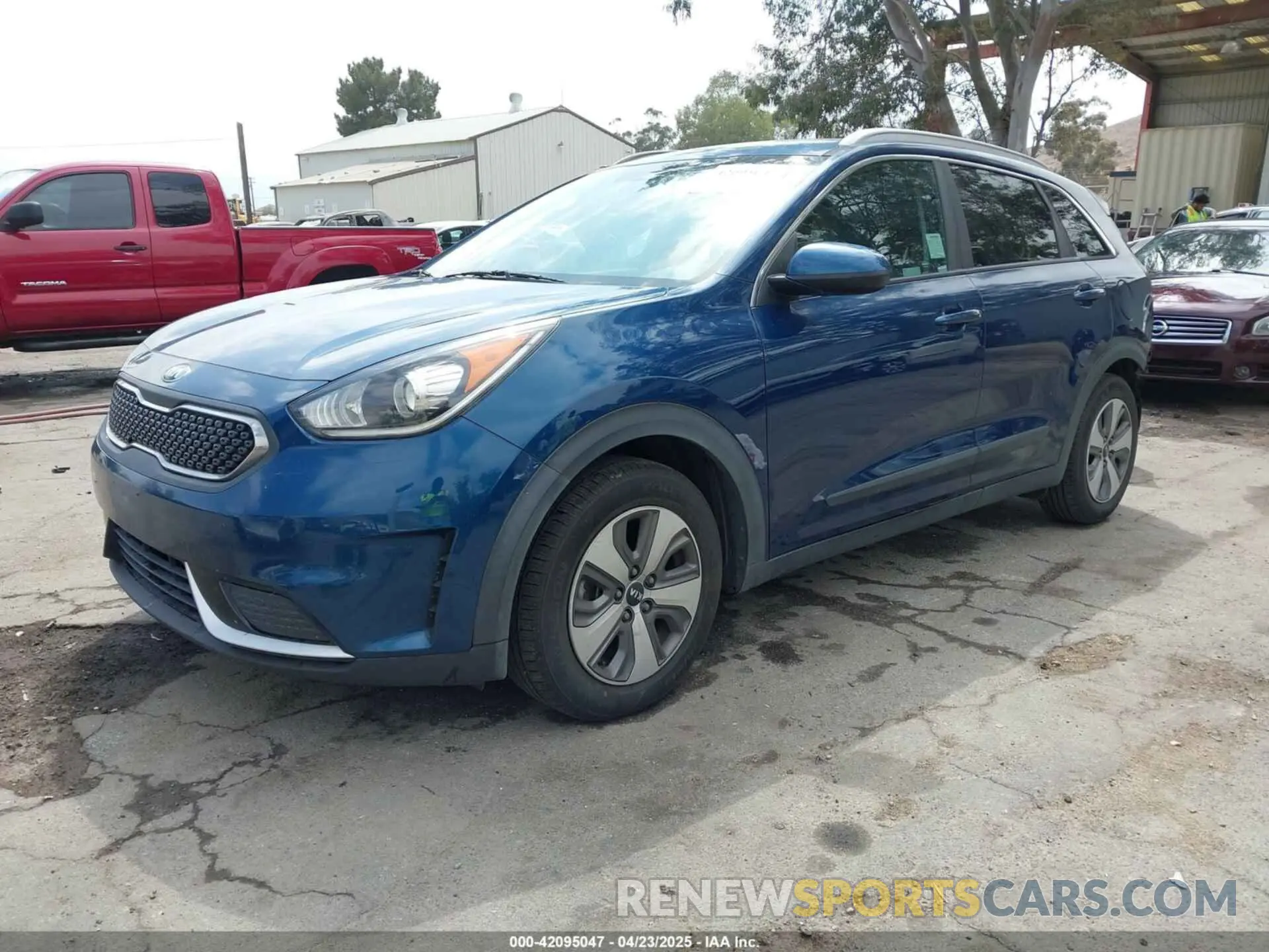 2 fotografías del automóvil dañado KNDCB3LC5K5252590 KIA NIRO 2019