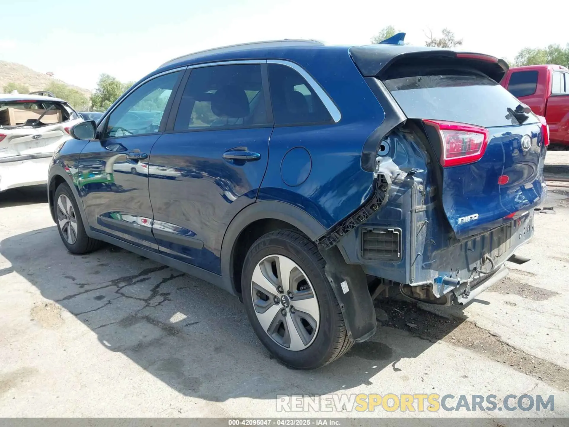 3 fotografías del automóvil dañado KNDCB3LC5K5252590 KIA NIRO 2019