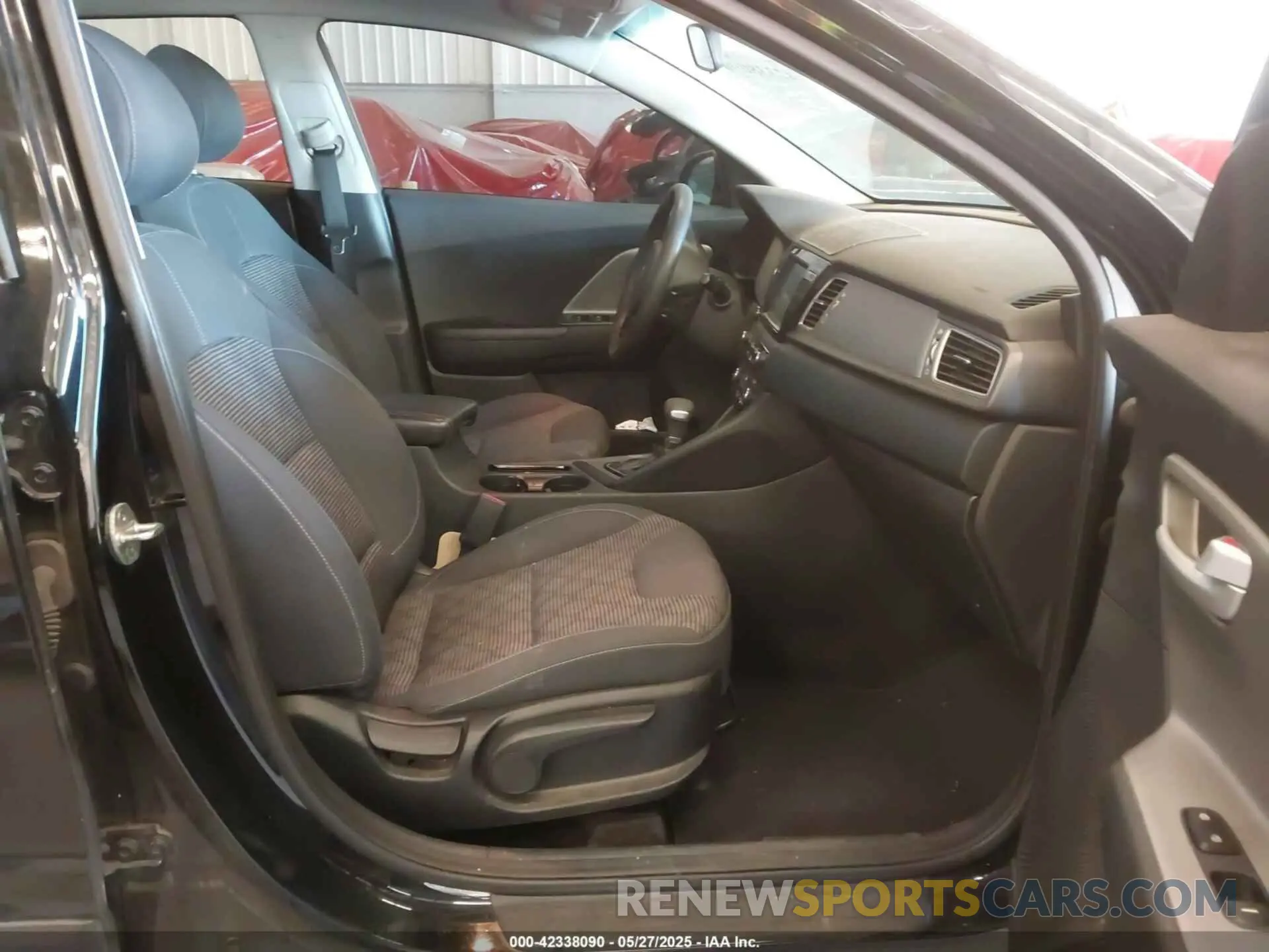5 fotografías del automóvil dañado KNDCB3LC6K5252775 KIA NIRO 2019