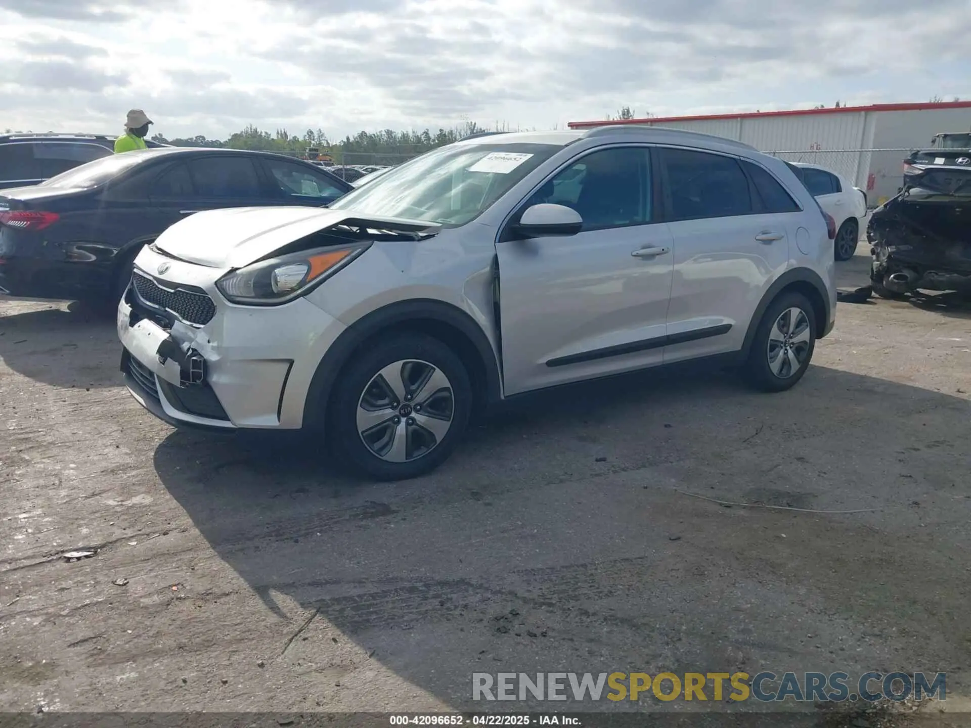 2 fotografías del automóvil dañado KNDCB3LC7K5231434 KIA NIRO 2019