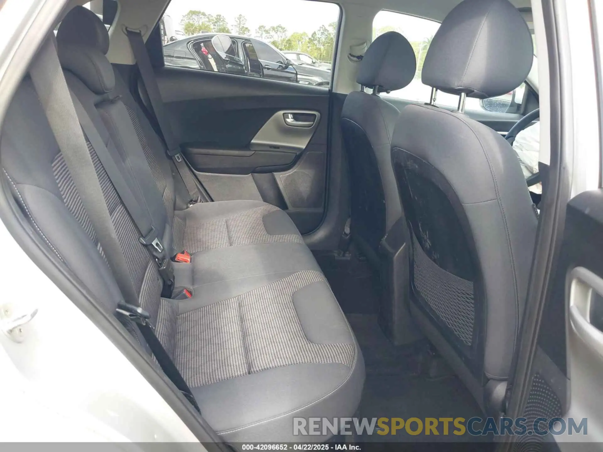 8 fotografías del automóvil dañado KNDCB3LC7K5231434 KIA NIRO 2019