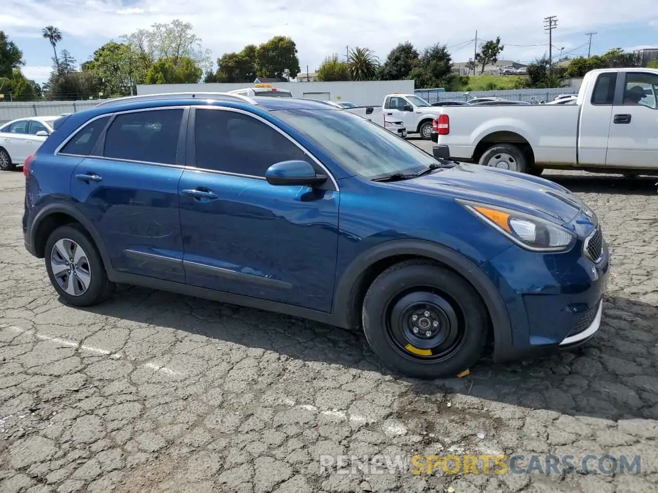4 fotografías del automóvil dañado KNDCB3LC7K5257192 KIA NIRO 2019