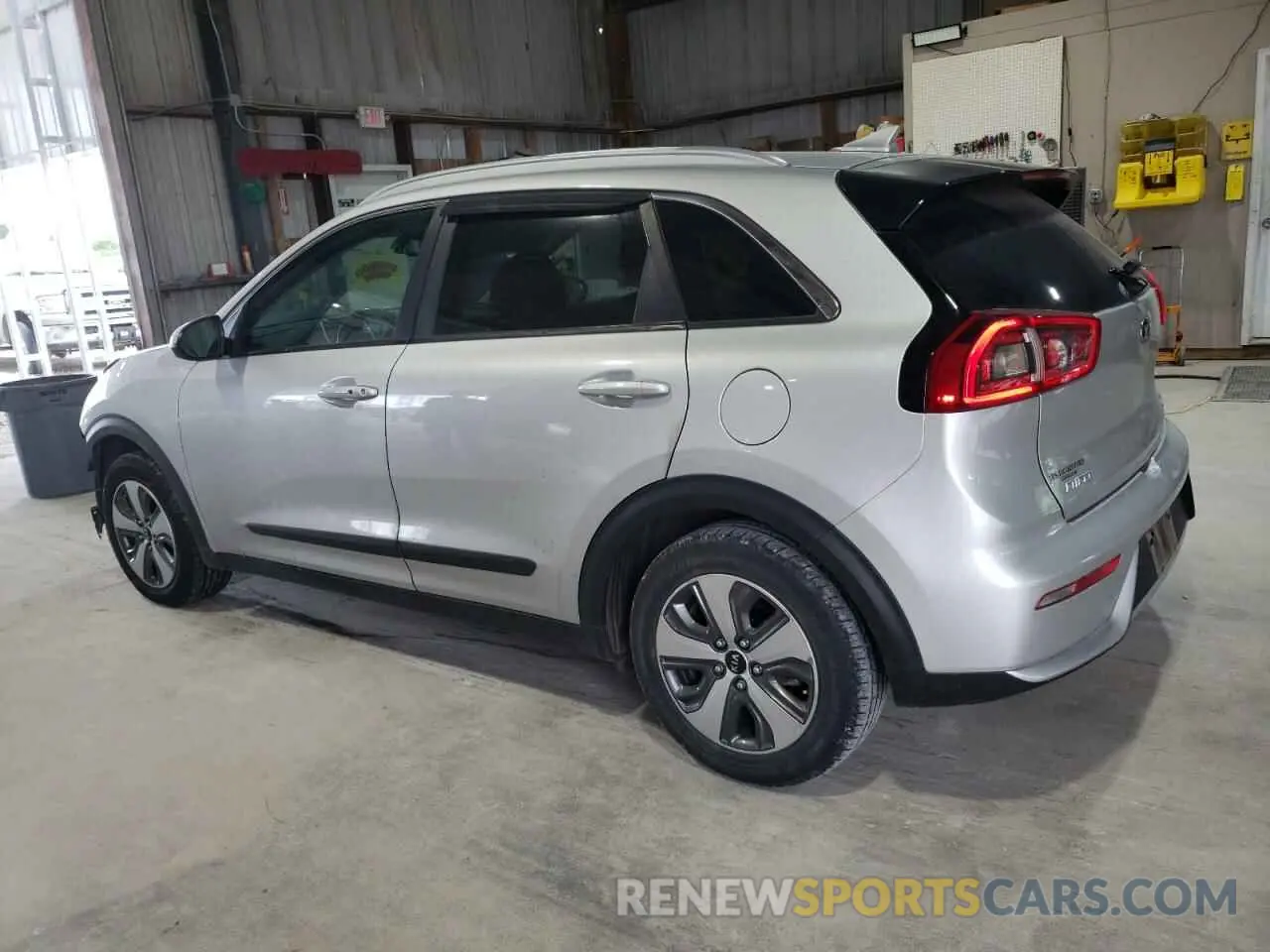 2 fotografías del automóvil dañado KNDCB3LC8K5223097 KIA NIRO 2019