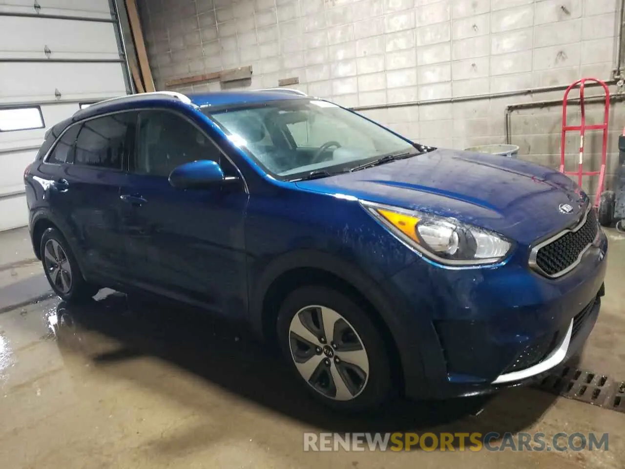 4 fotografías del automóvil dañado KNDCB3LC8K5335589 KIA NIRO 2019