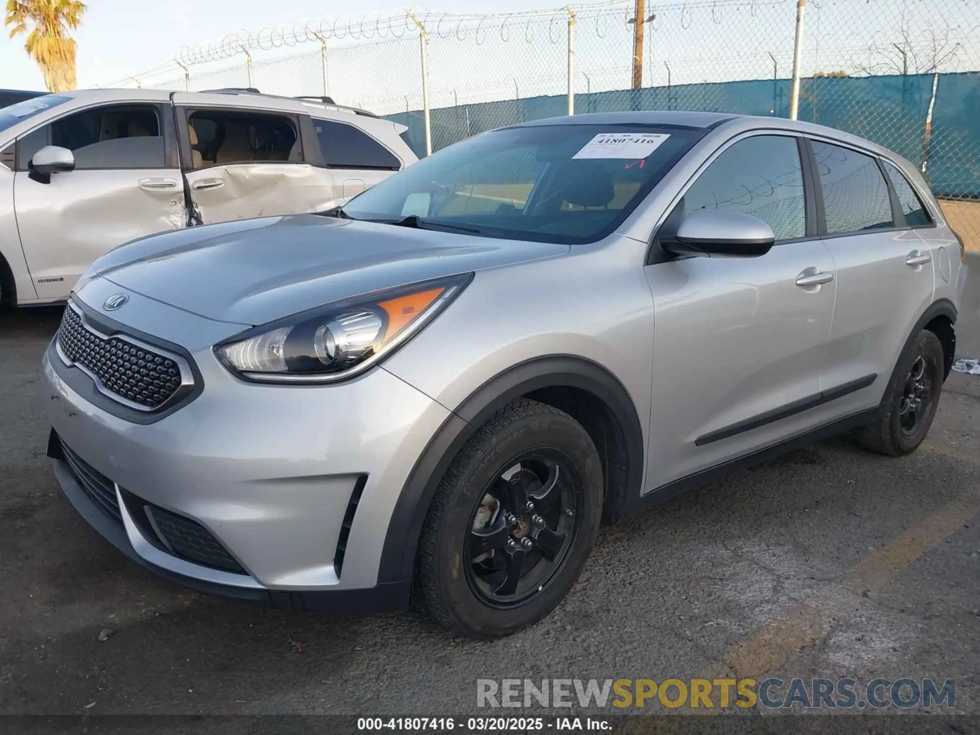 2 fotografías del automóvil dañado KNDCB3LCXK5257624 KIA NIRO 2019
