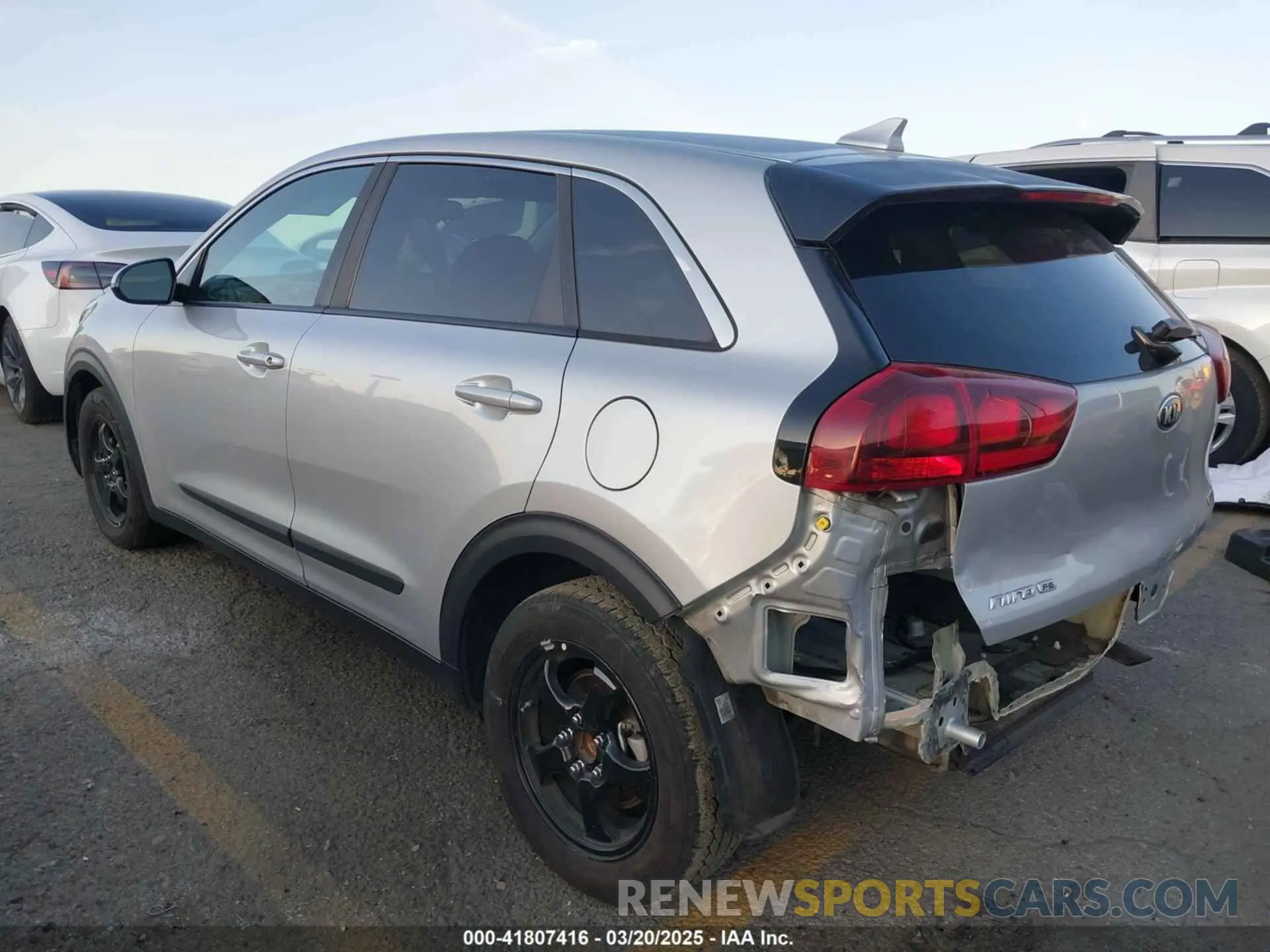 3 fotografías del automóvil dañado KNDCB3LCXK5257624 KIA NIRO 2019