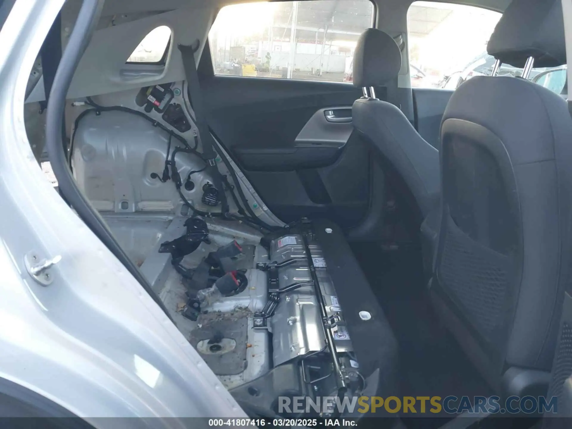 8 fotografías del automóvil dañado KNDCB3LCXK5257624 KIA NIRO 2019
