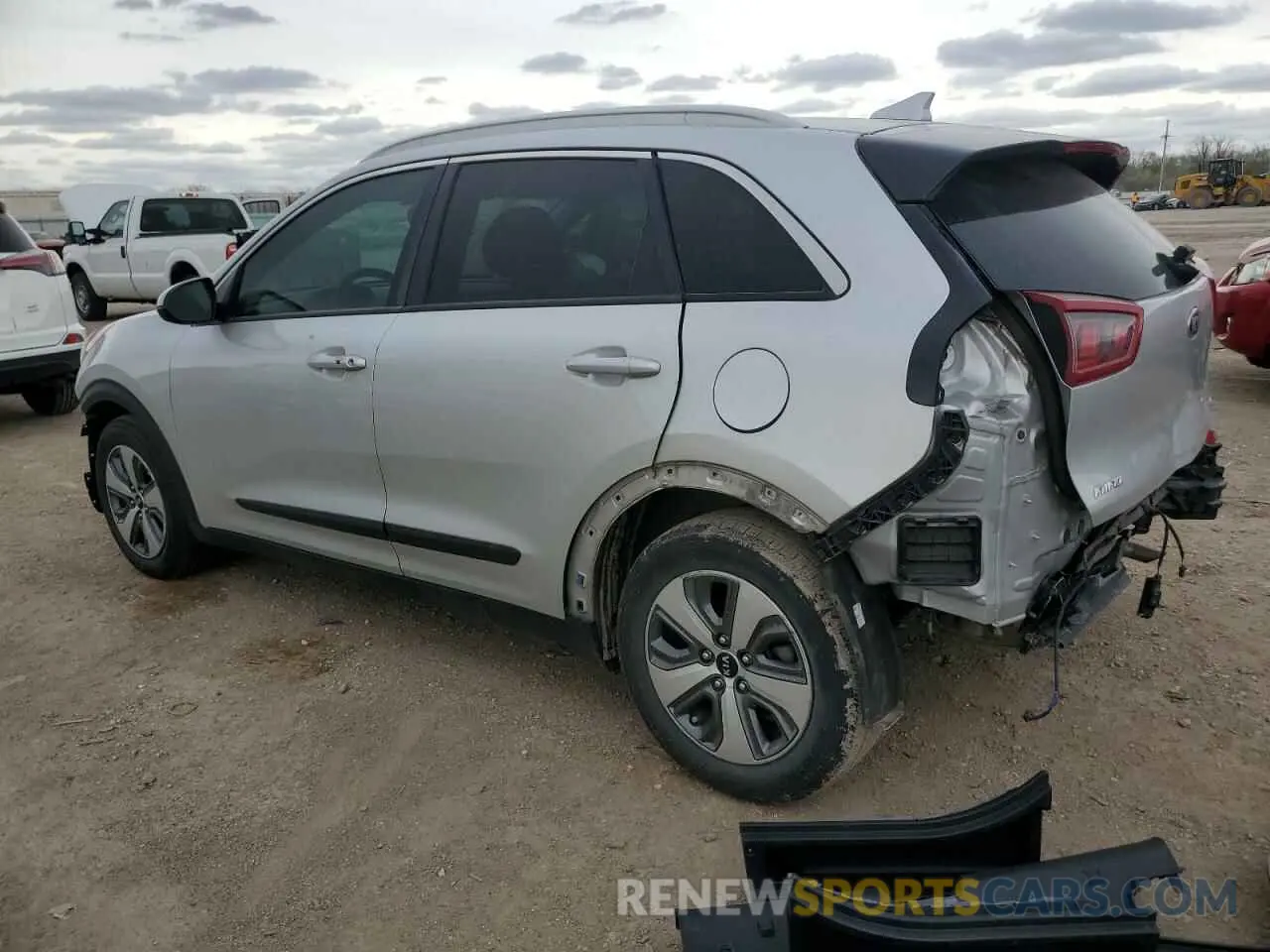 2 fotografías del automóvil dañado KNDCB3LCXK5351132 KIA NIRO 2019