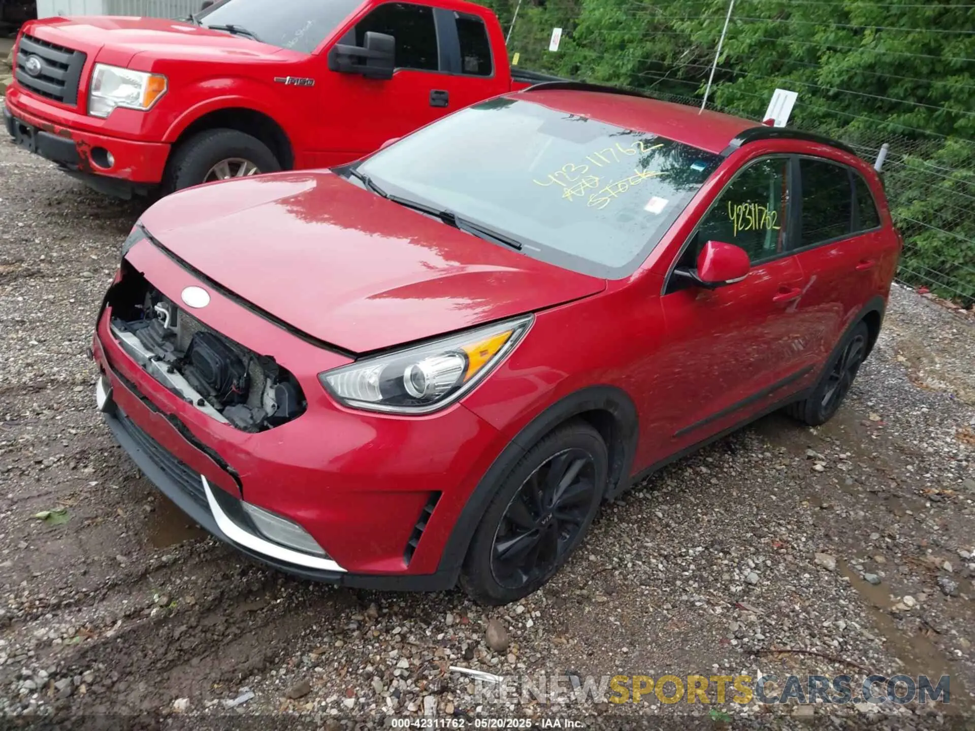 2 fotografías del automóvil dañado KNDCC3LC1K5262689 KIA NIRO 2019