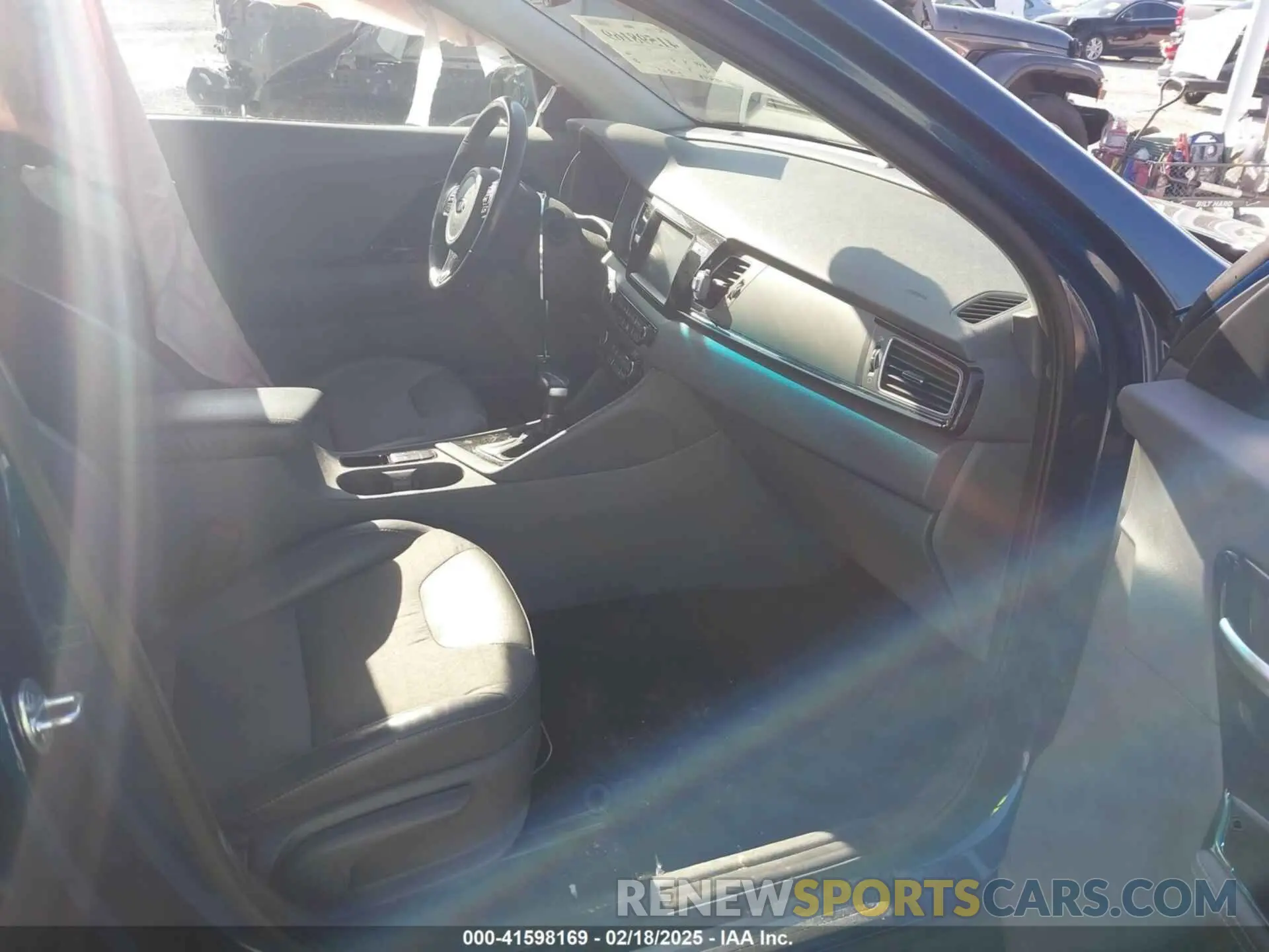 5 fotografías del automóvil dañado KNDCC3LC2K5265519 KIA NIRO 2019
