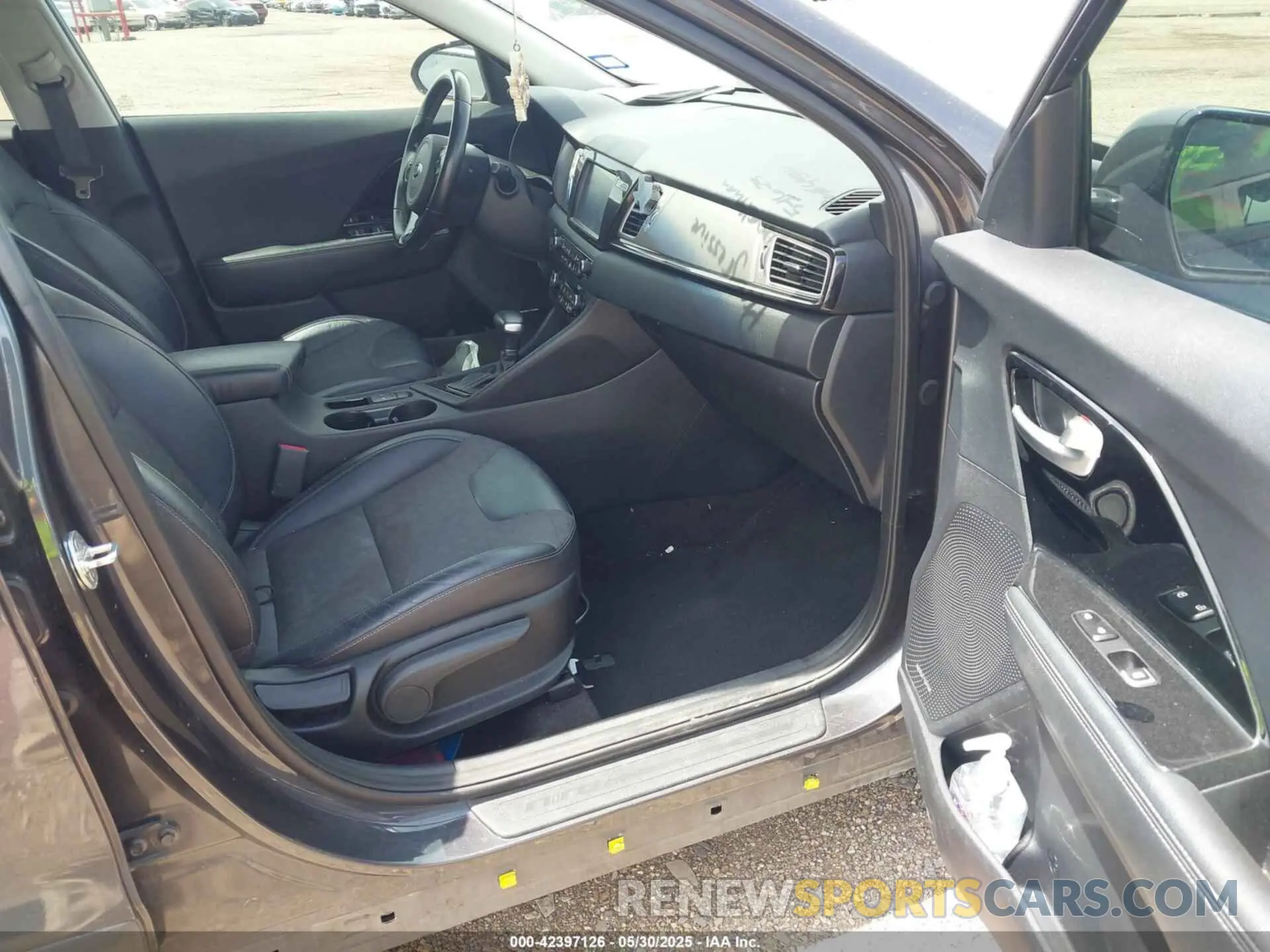 5 fotografías del automóvil dañado KNDCC3LC3K5218421 KIA NIRO 2019