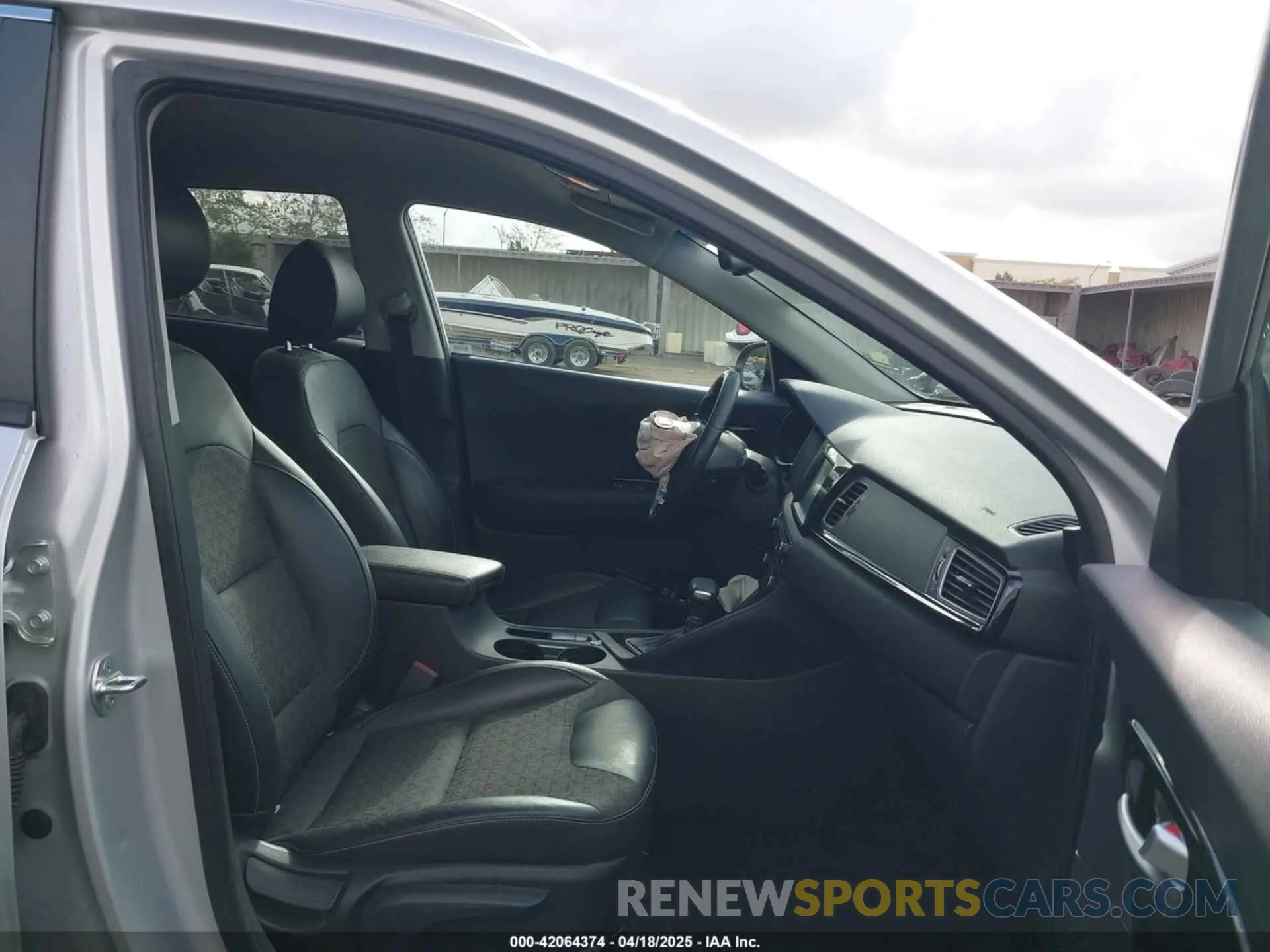 5 fotografías del automóvil dañado KNDCC3LC8K5351854 KIA NIRO 2019