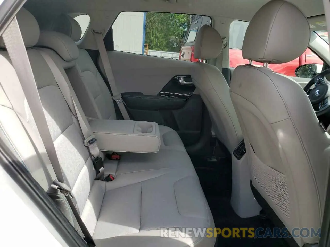 11 fotografías del automóvil dañado KNDCD3LD4K5234410 KIA NIRO 2019