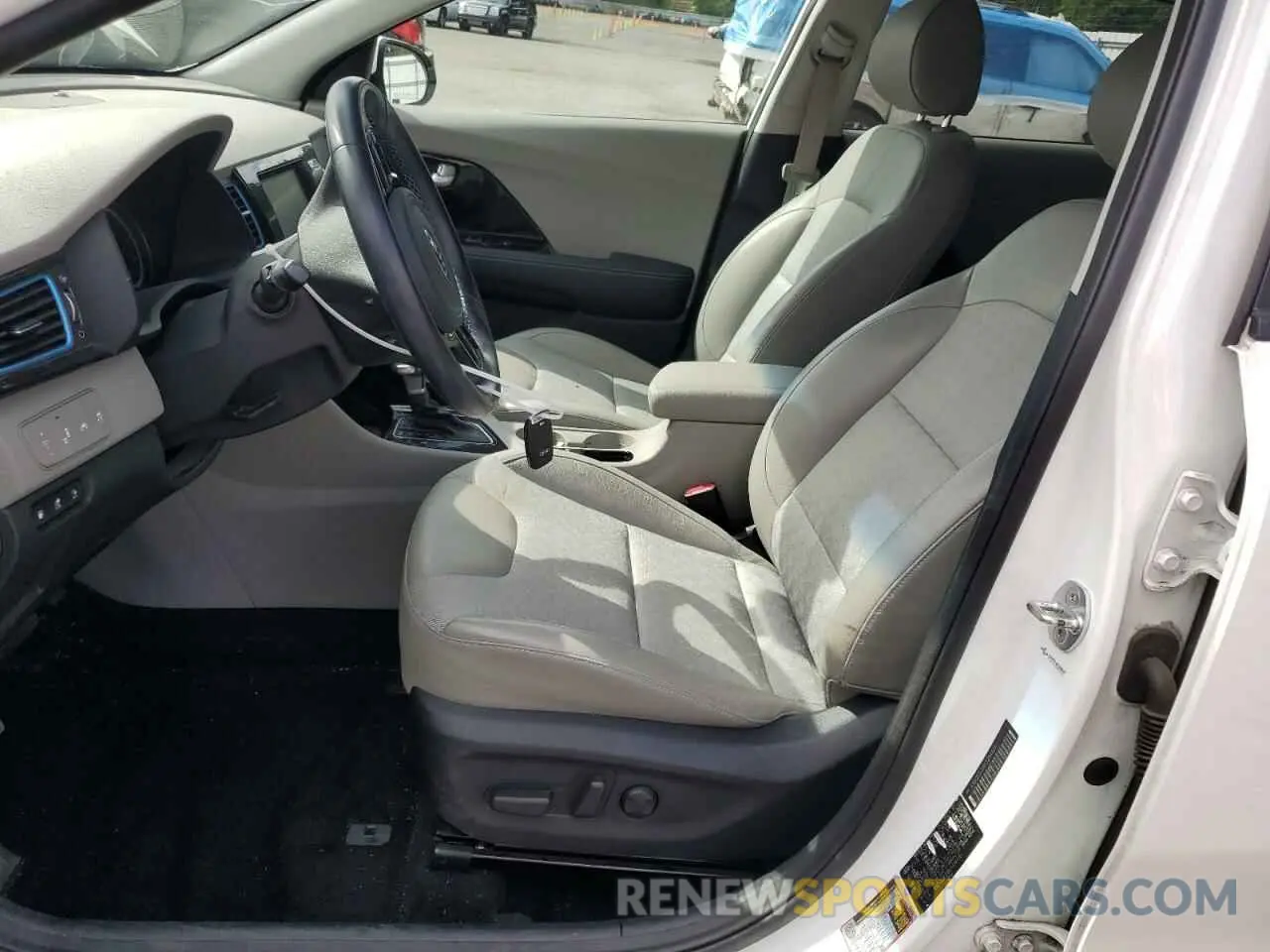 7 fotografías del automóvil dañado KNDCD3LD4K5234410 KIA NIRO 2019