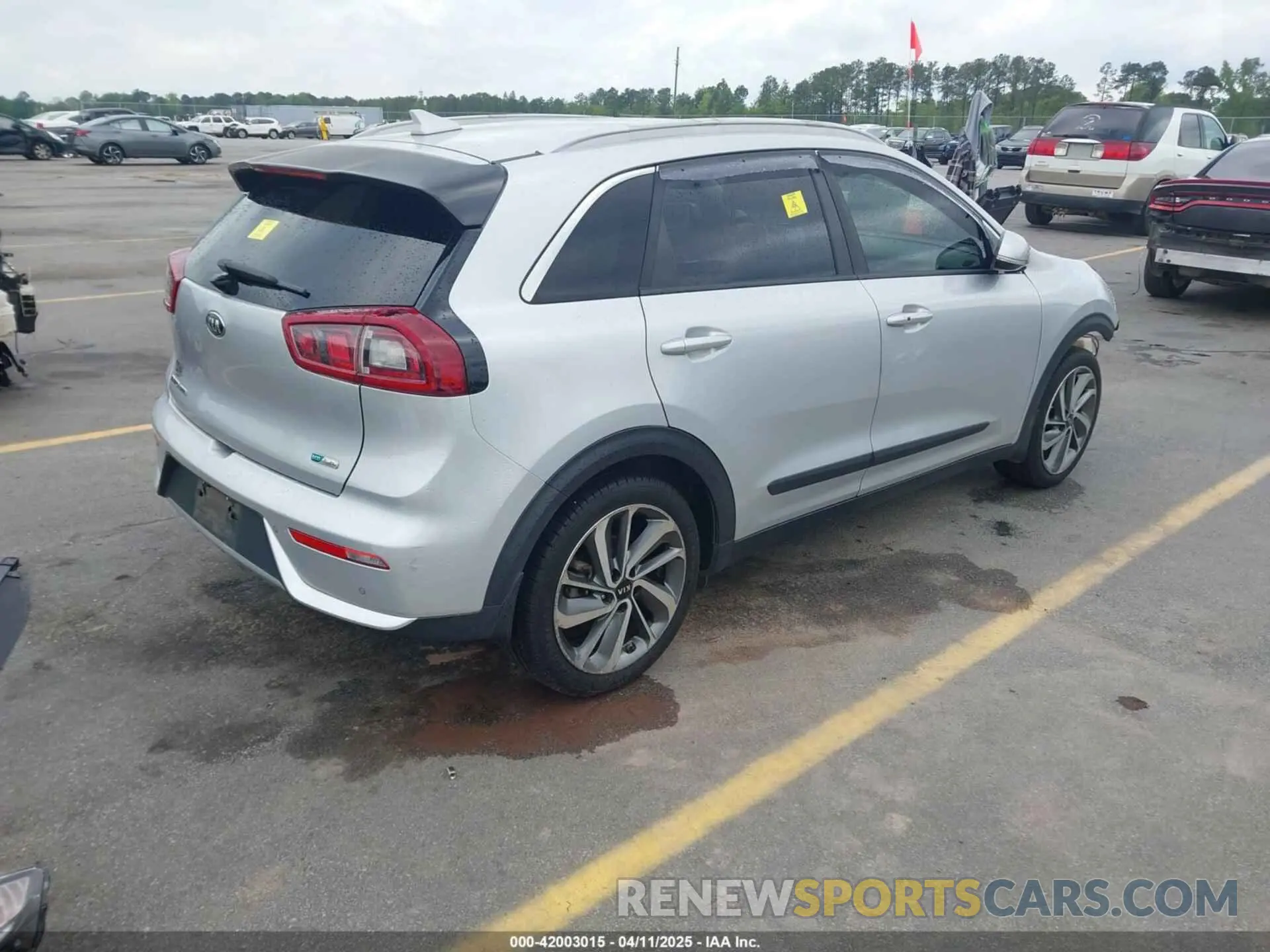 4 fotografías del automóvil dañado KNDCE3LC7K5322632 KIA NIRO 2019
